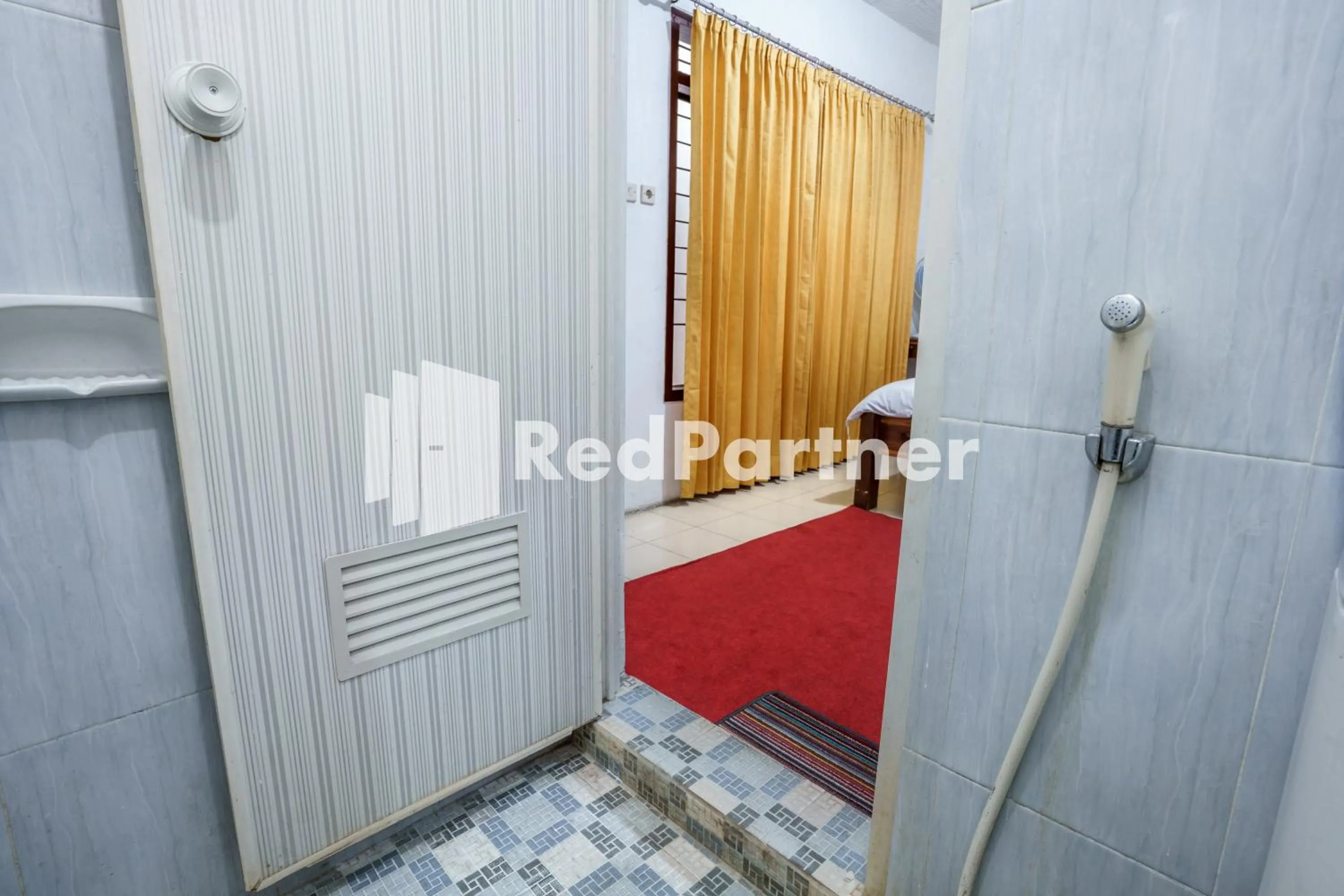 Bathroom in Nafisa Homestay Syariah Near Jatim Park 3 Batu Mitra RedDoorz