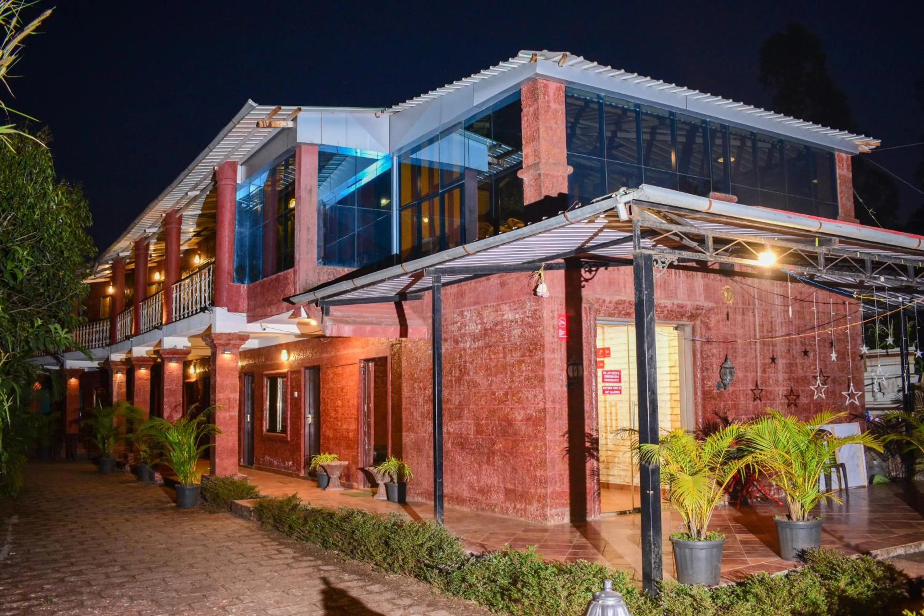 Hotel on the Rocks