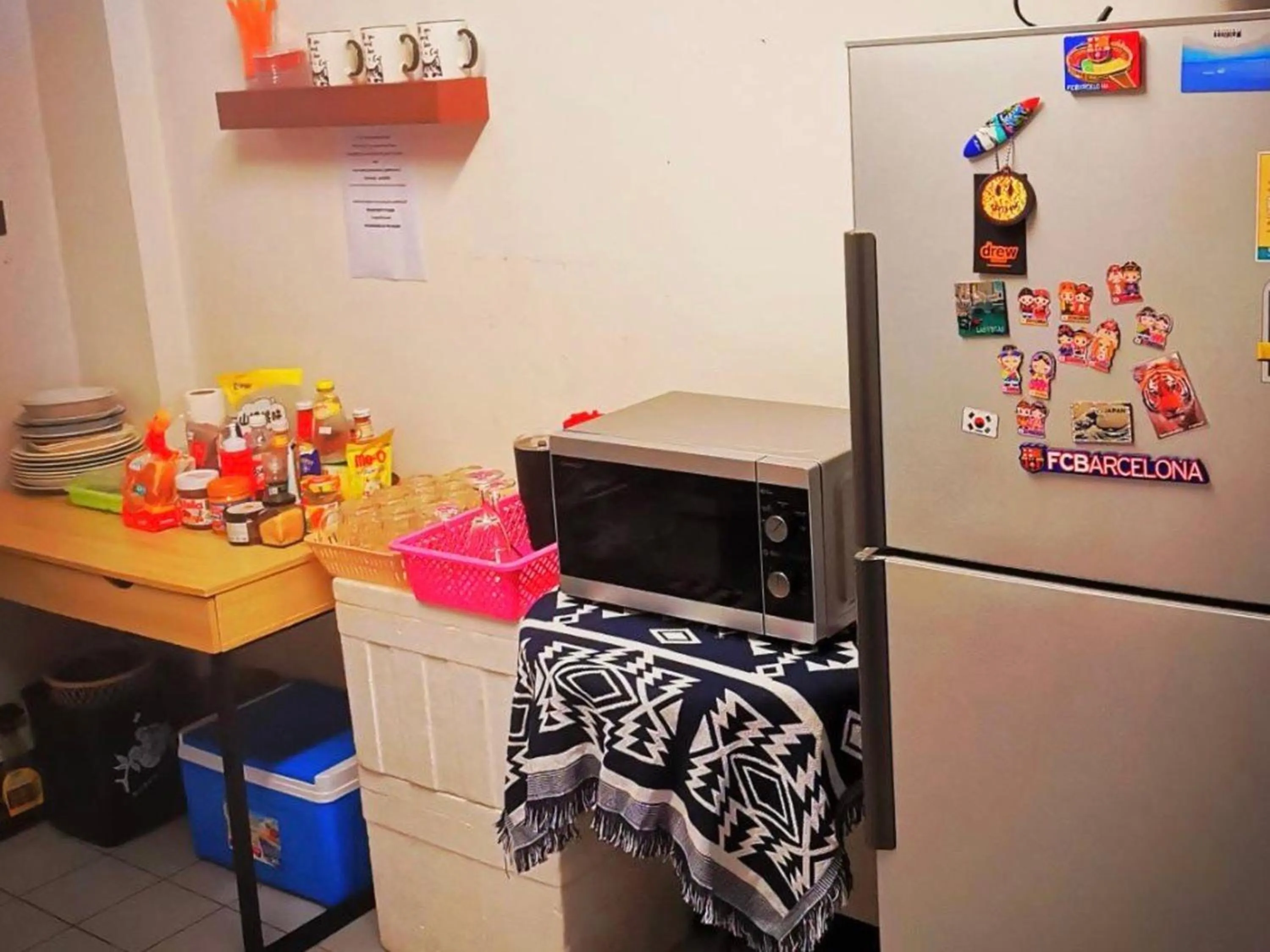 Kitchen or kitchenette in Newnormal Hotel