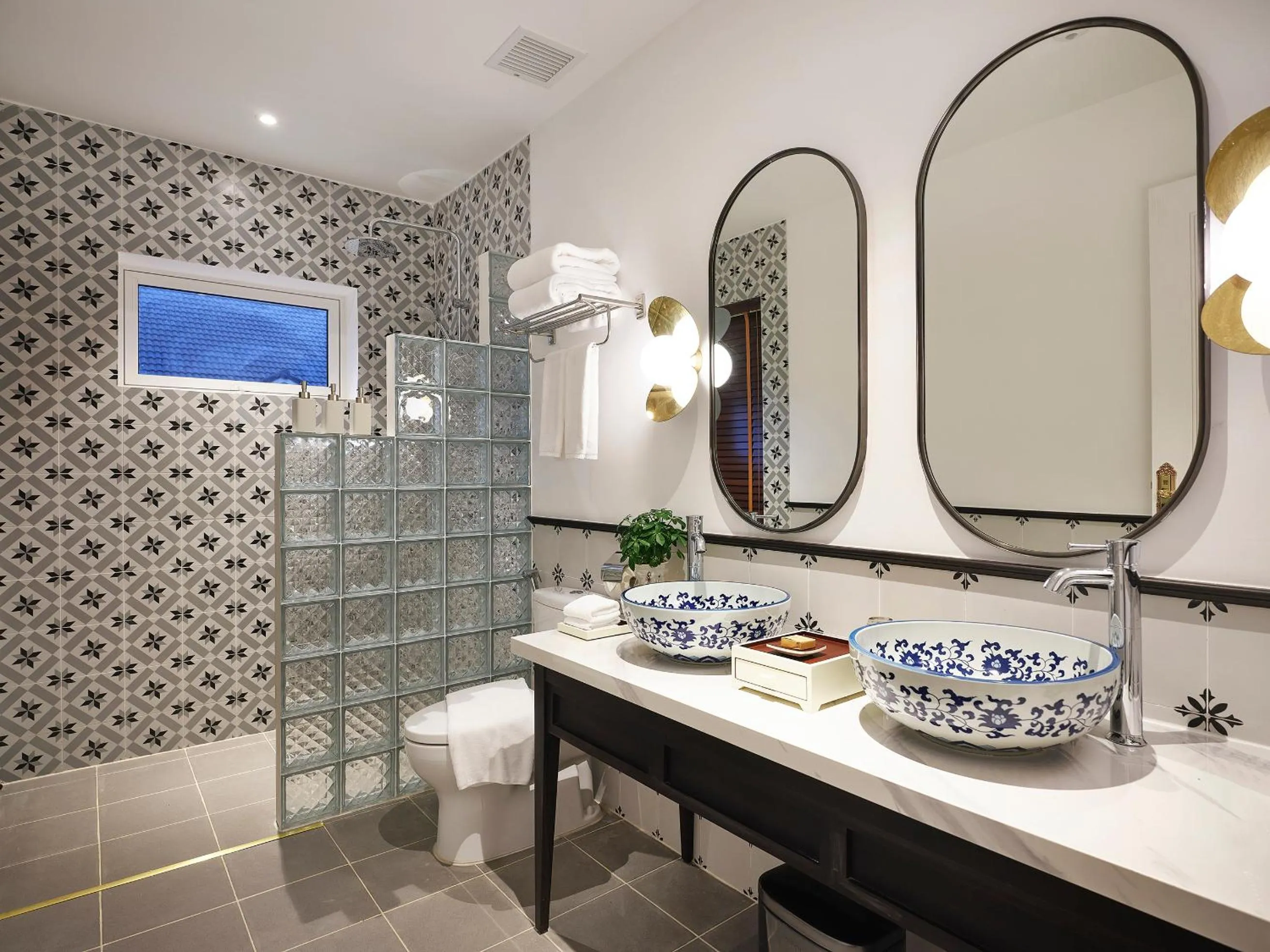 Golden Sun Hotel - Mangden