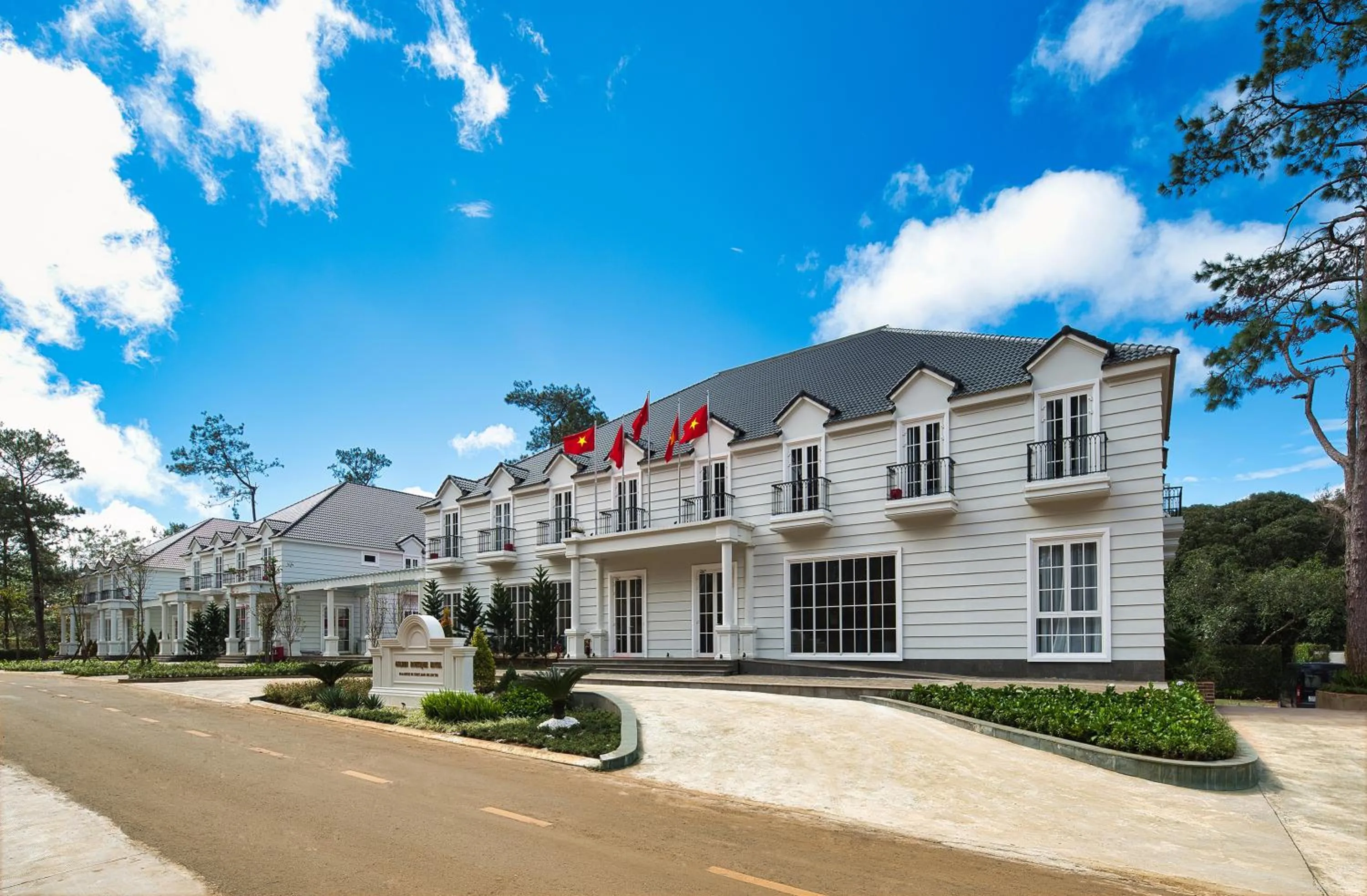 Golden Sun Hotel - Mangden