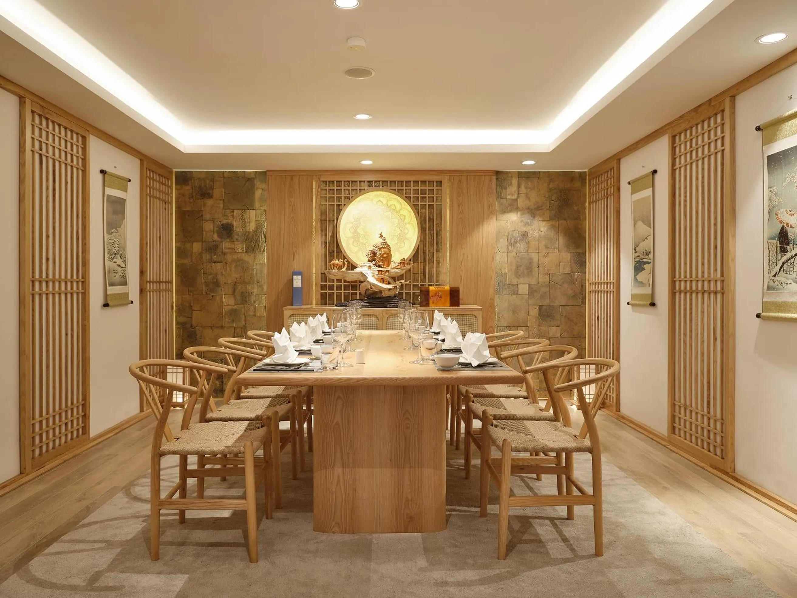 Restaurant/places to eat in Golden Sun Hotel - Mangden