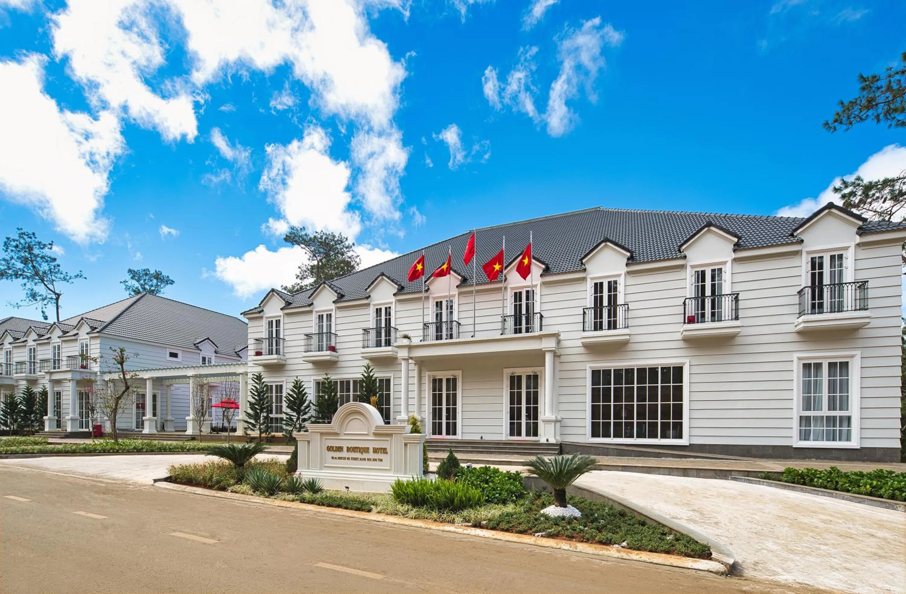 Golden Sun Hotel - Mangden