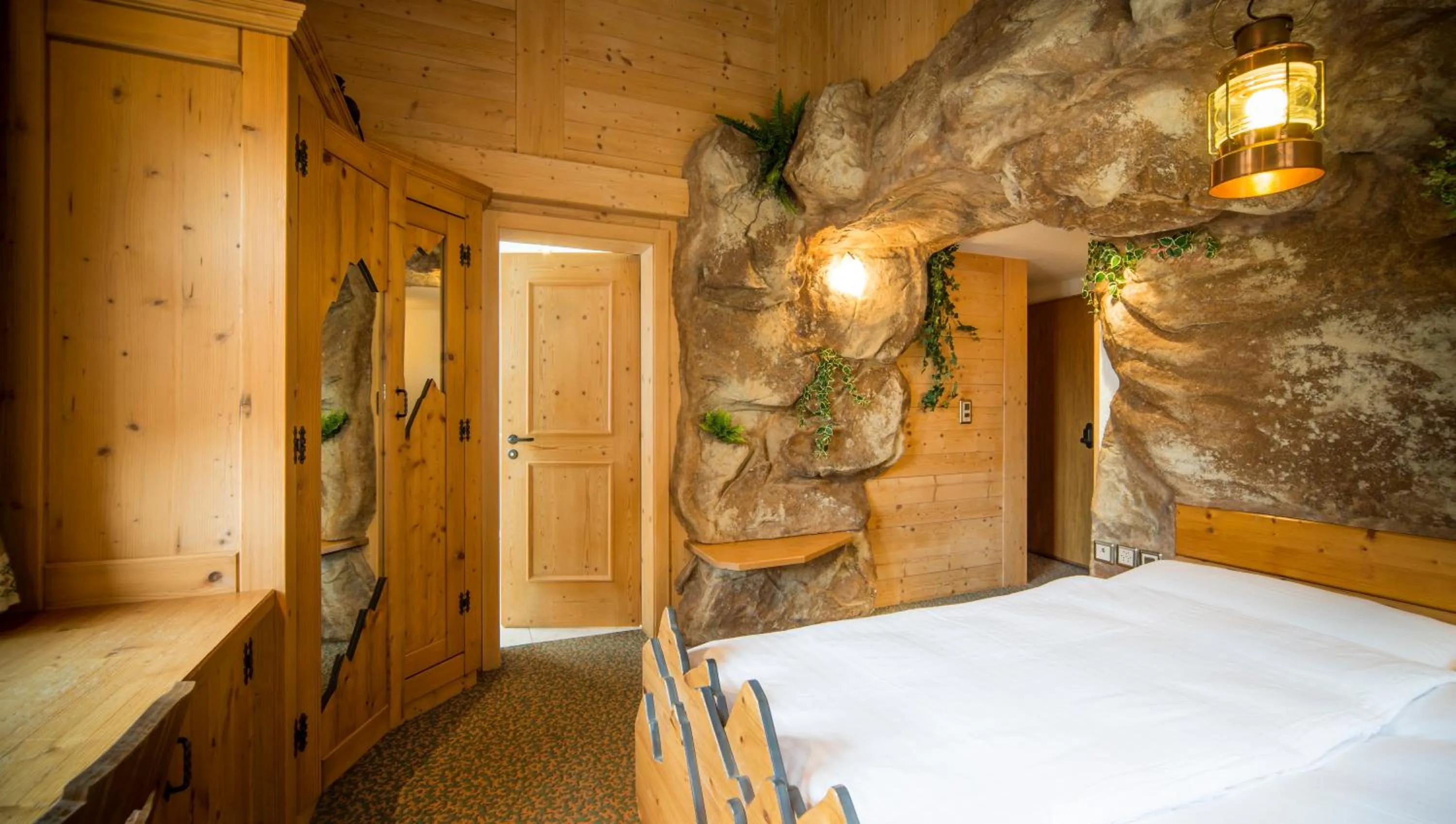 Bed in Hotel Olympia