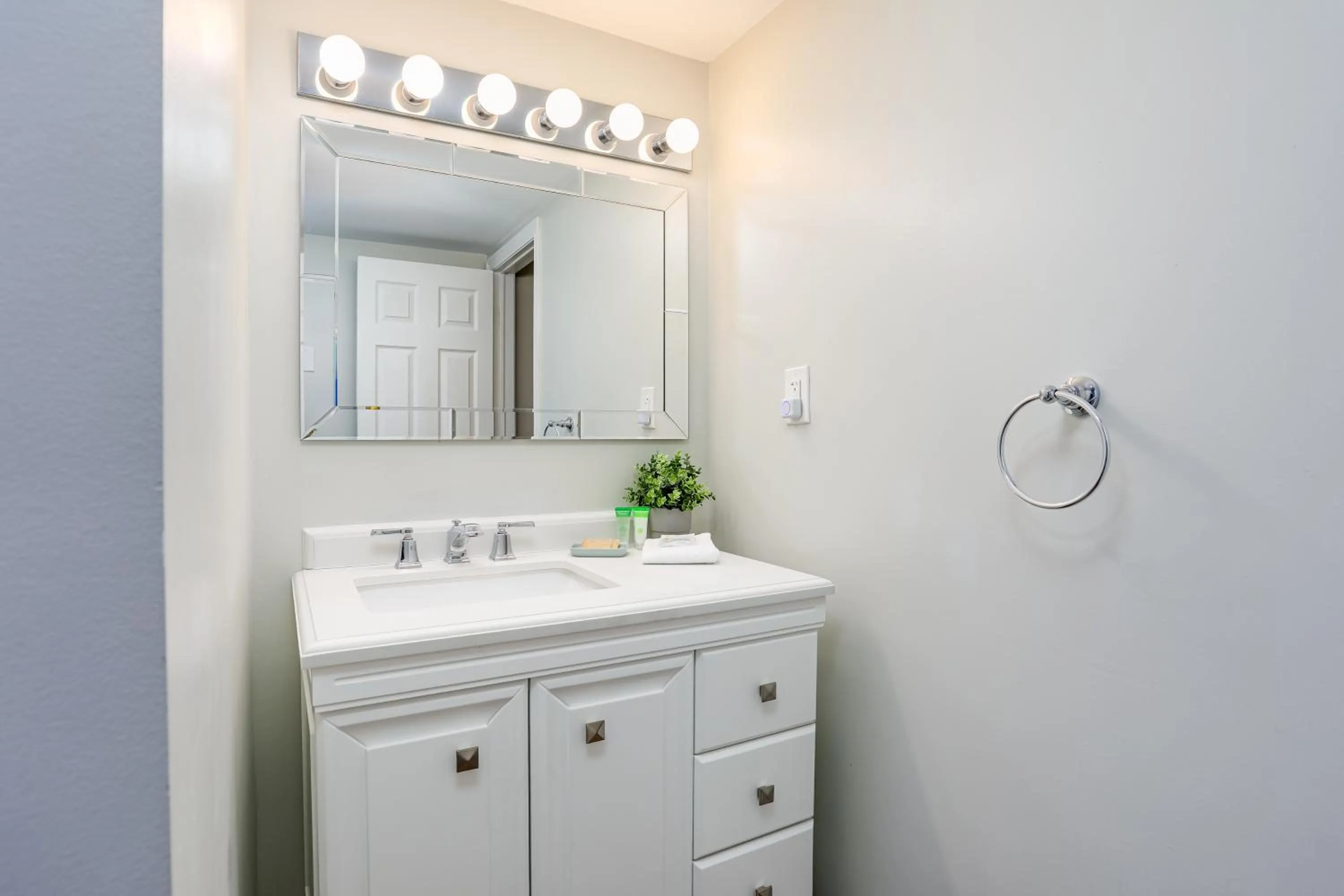 Wintergreen Retreat with Private Sauna & Patio 82291