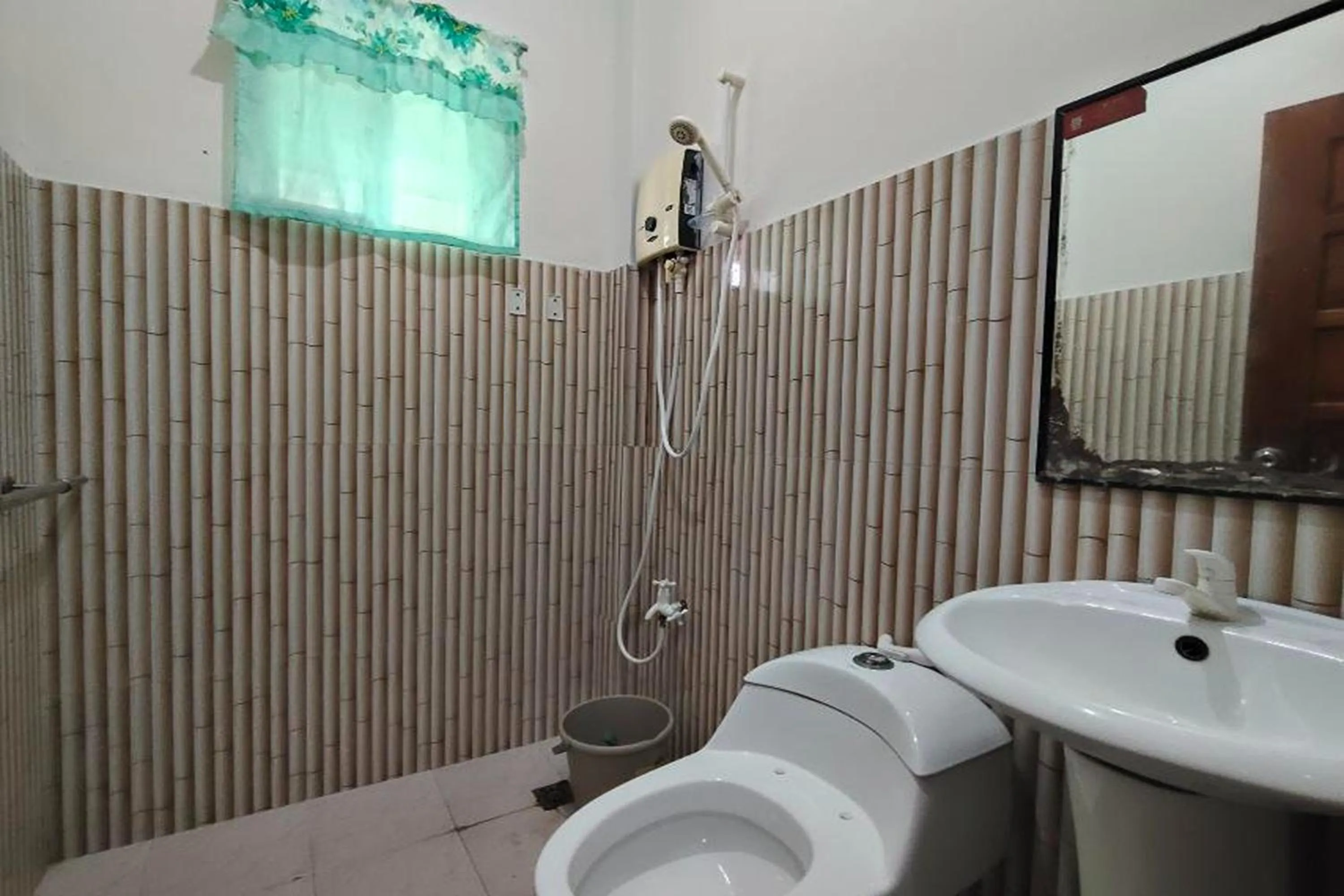 Shower in RBR Hotel and Restaurant near Hundred Islands