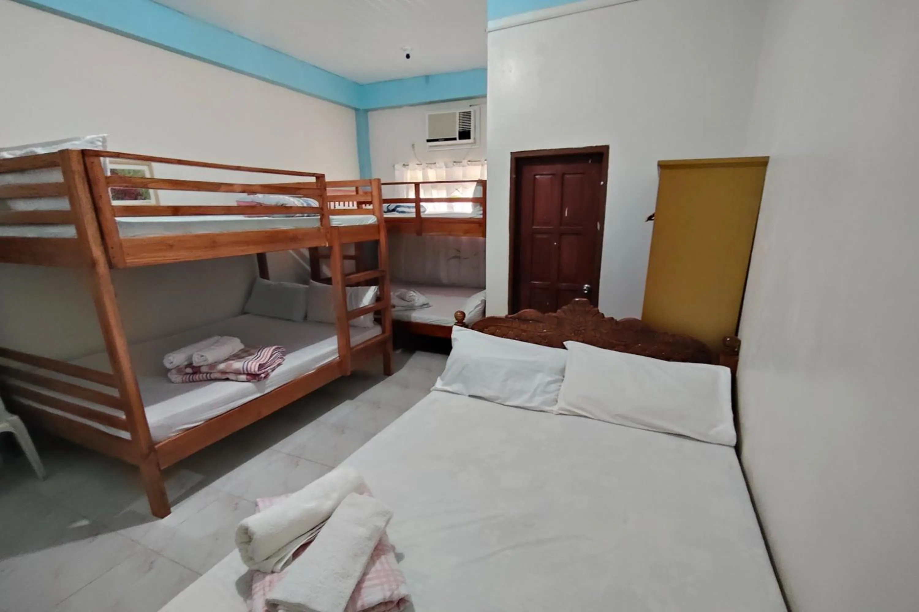 Bed in RBR Hotel and Restaurant near Hundred Islands