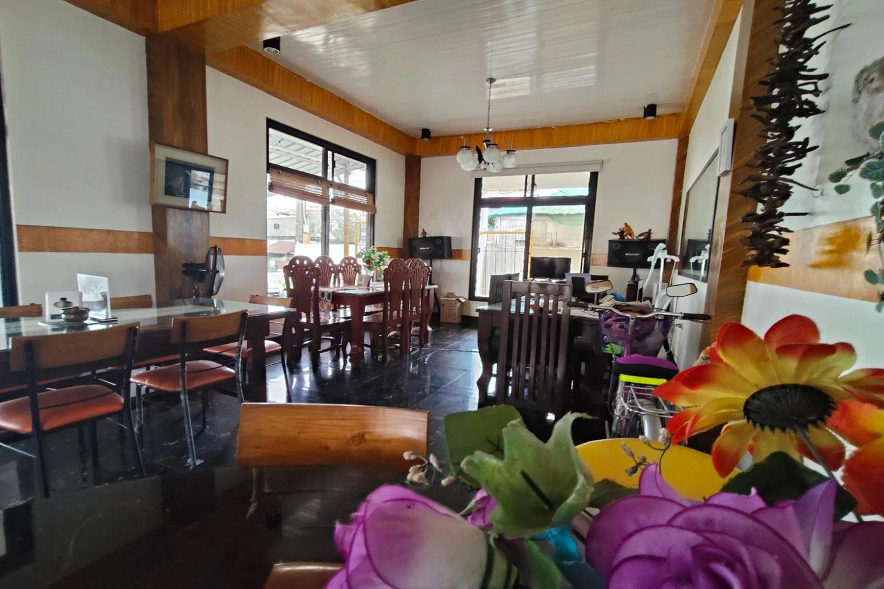 Restaurant/places to eat in RBR Hotel and Restaurant near Hundred Islands