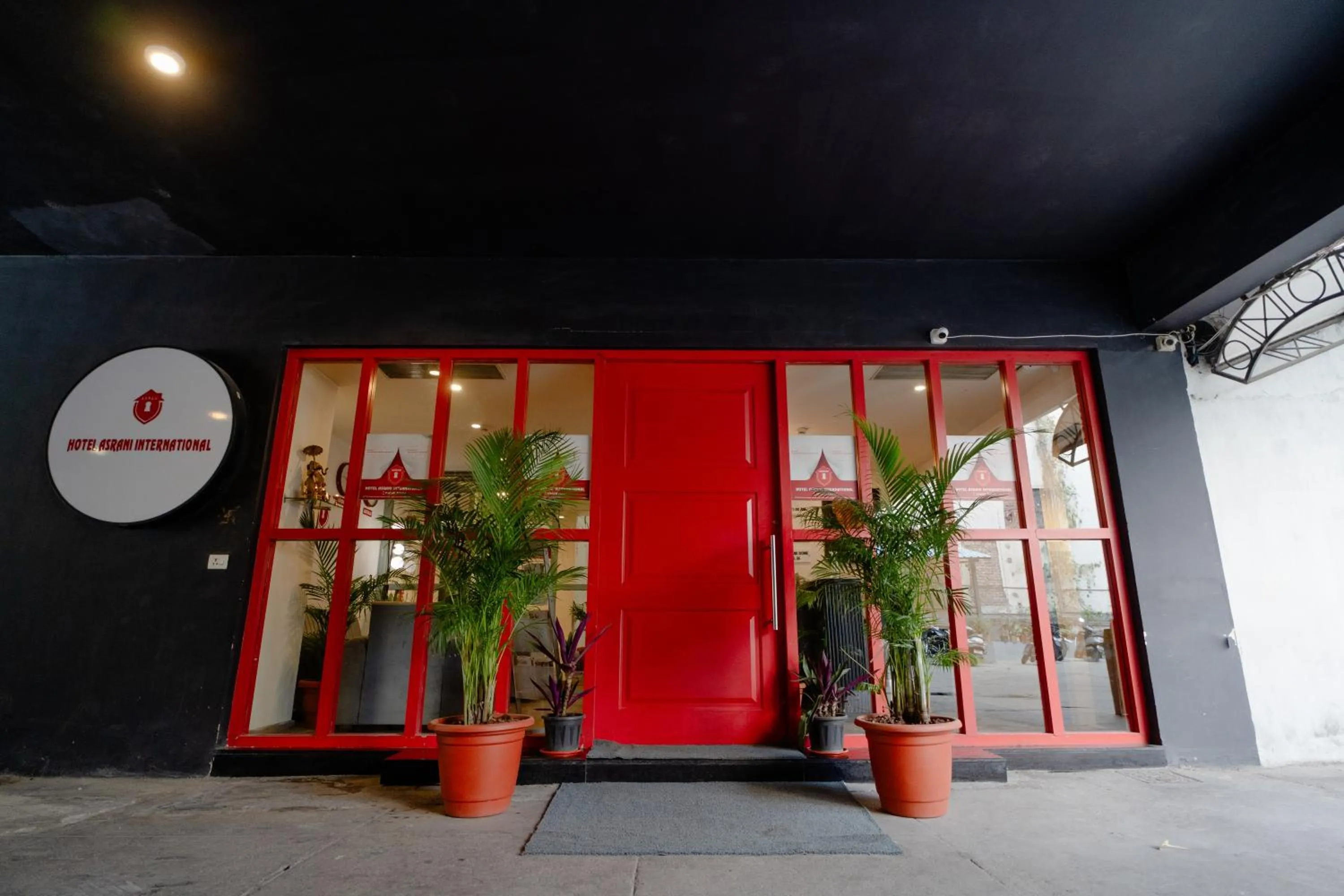 Facade/entrance in Hotel Asrani International