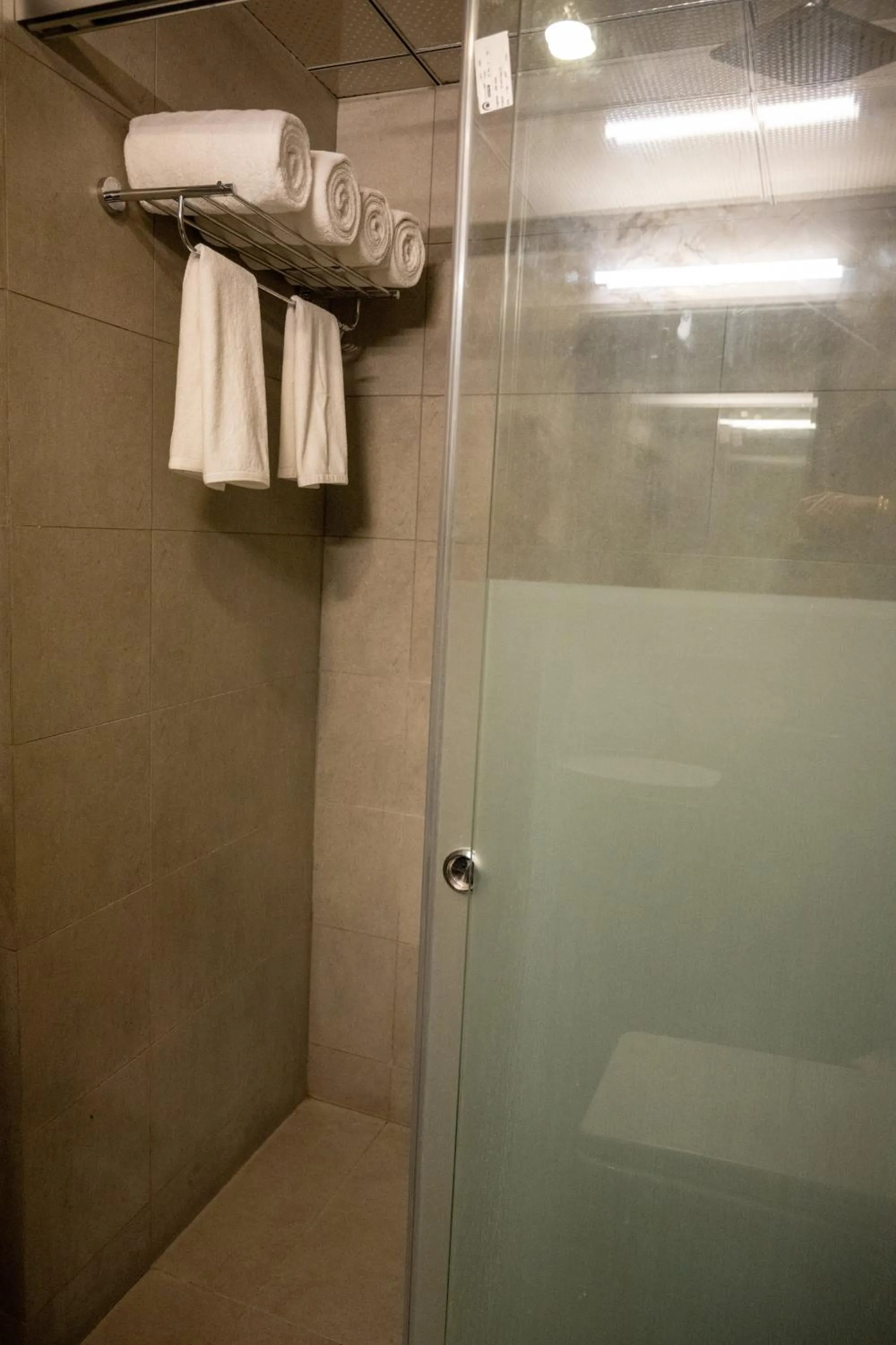 Shower in Hotel Asrani International