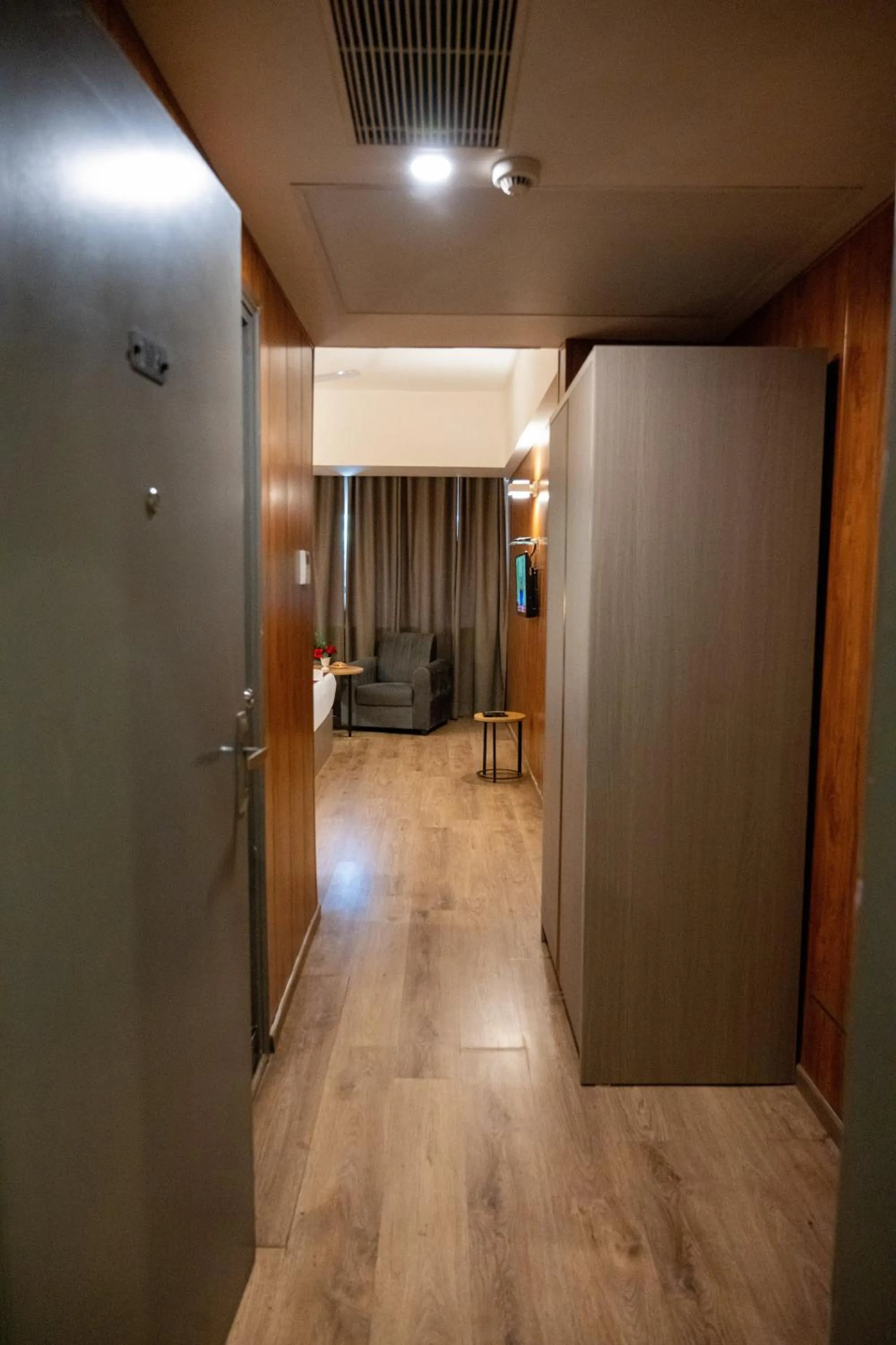 wardrobe in Hotel Asrani International