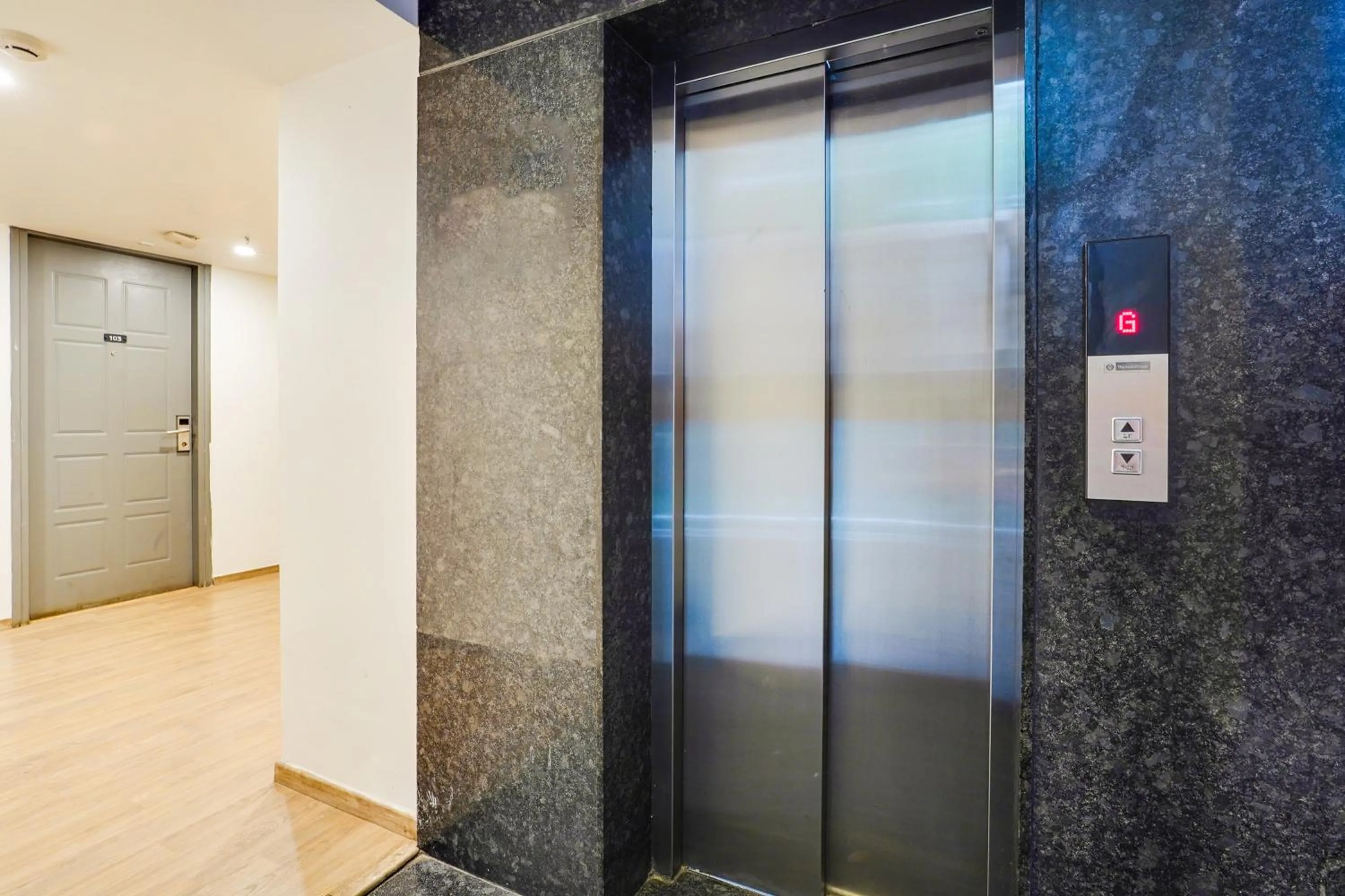 Lobby or reception in Super Townhouse Oak Indiranagar