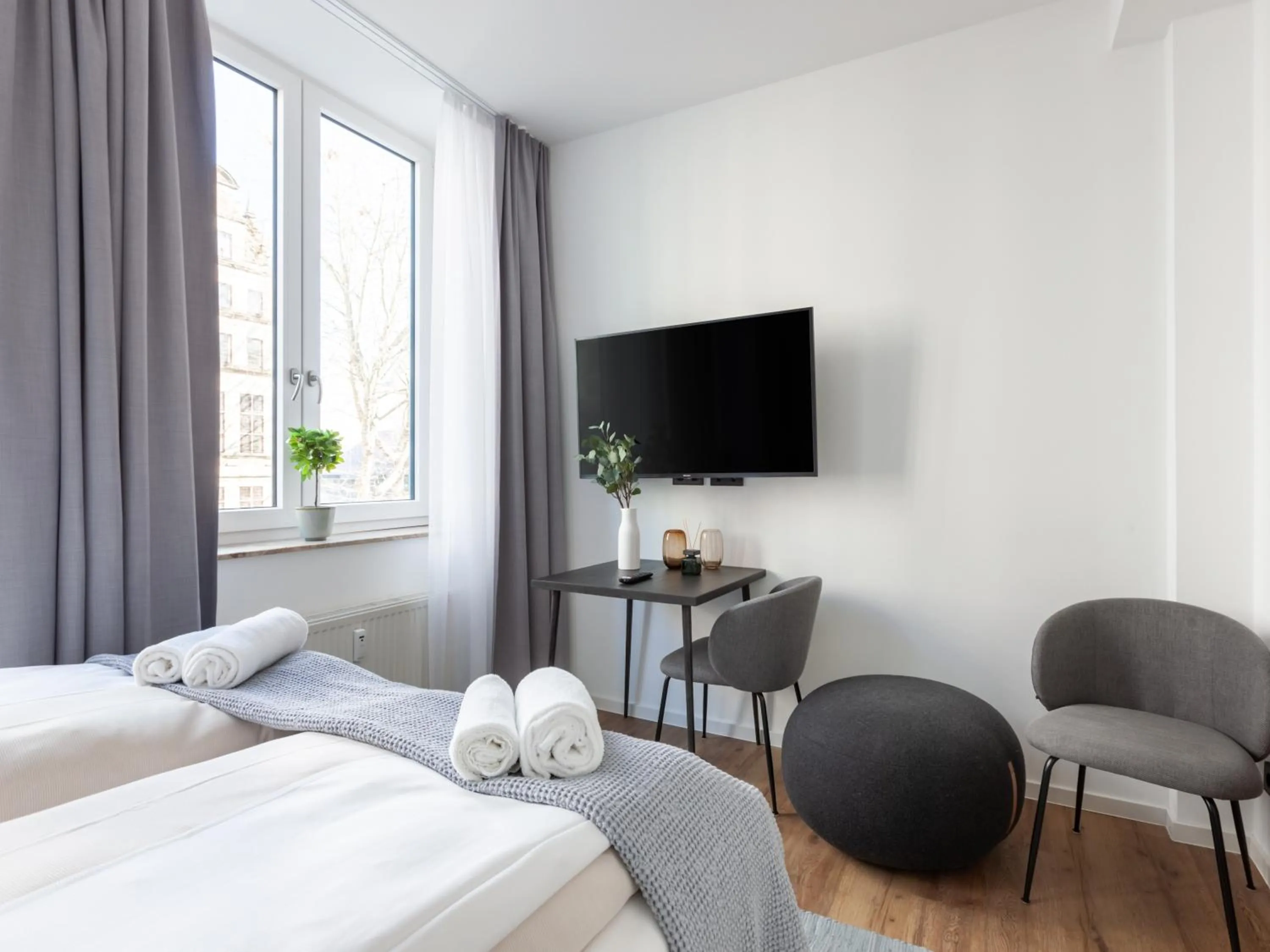 TV and multimedia, Bed in Limehome Bremen Hutfilterstraße