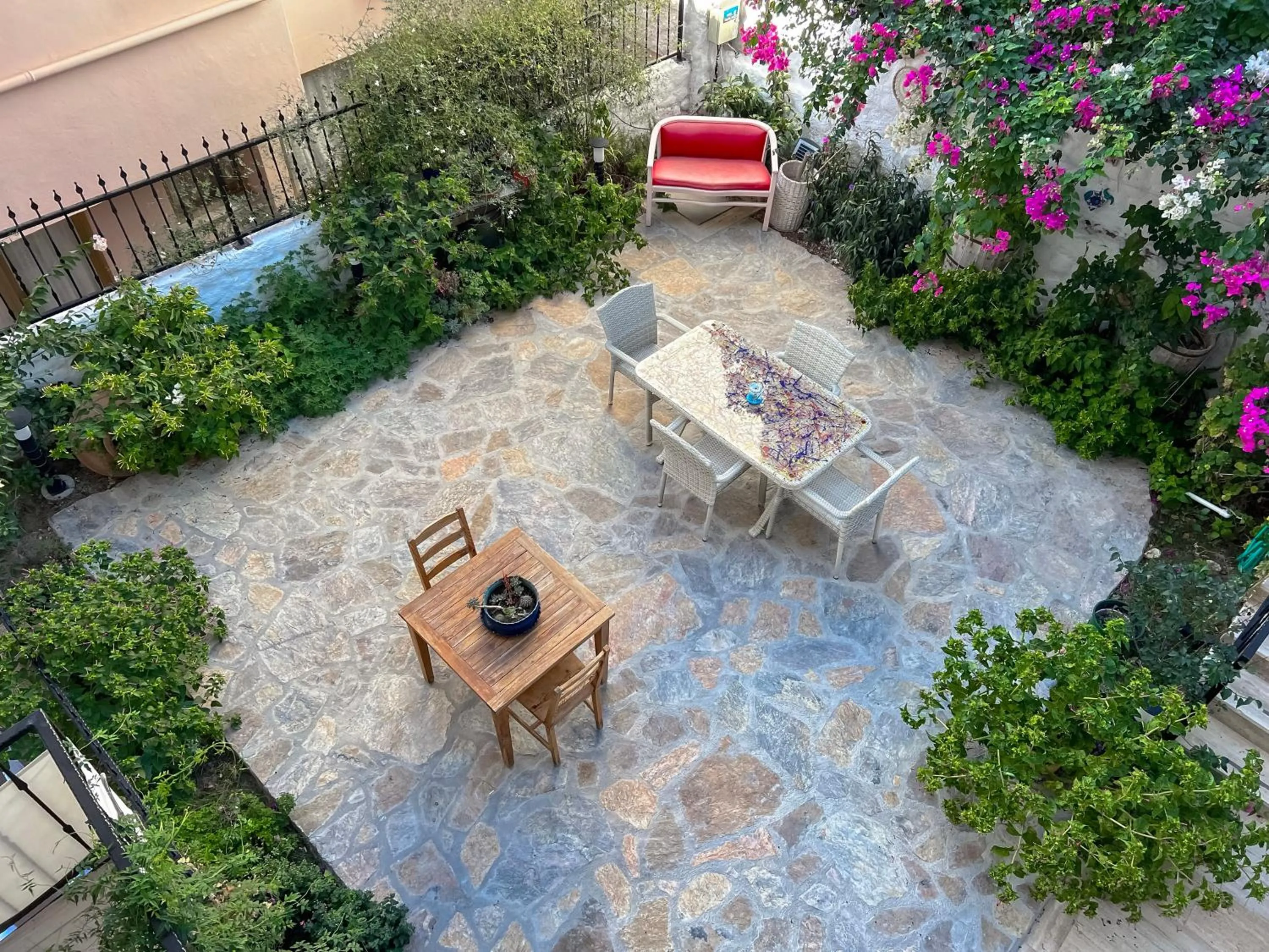 Garden view in Azize Palas Apart Otel