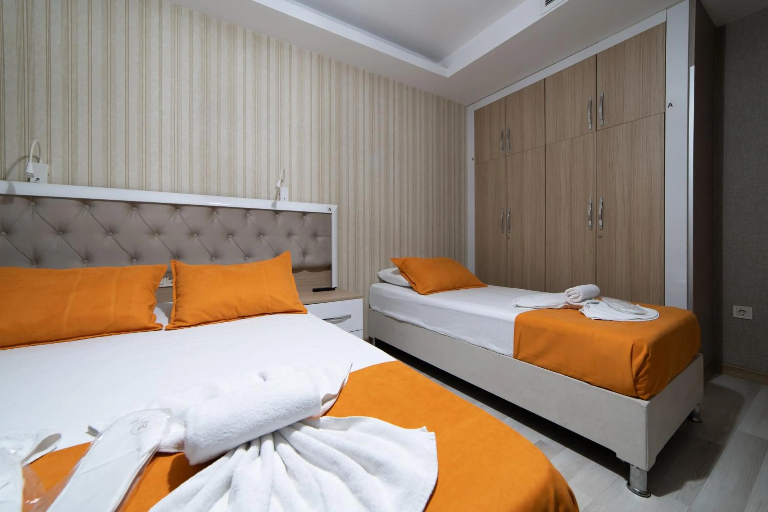 Bed in Mardy Suit Hotel