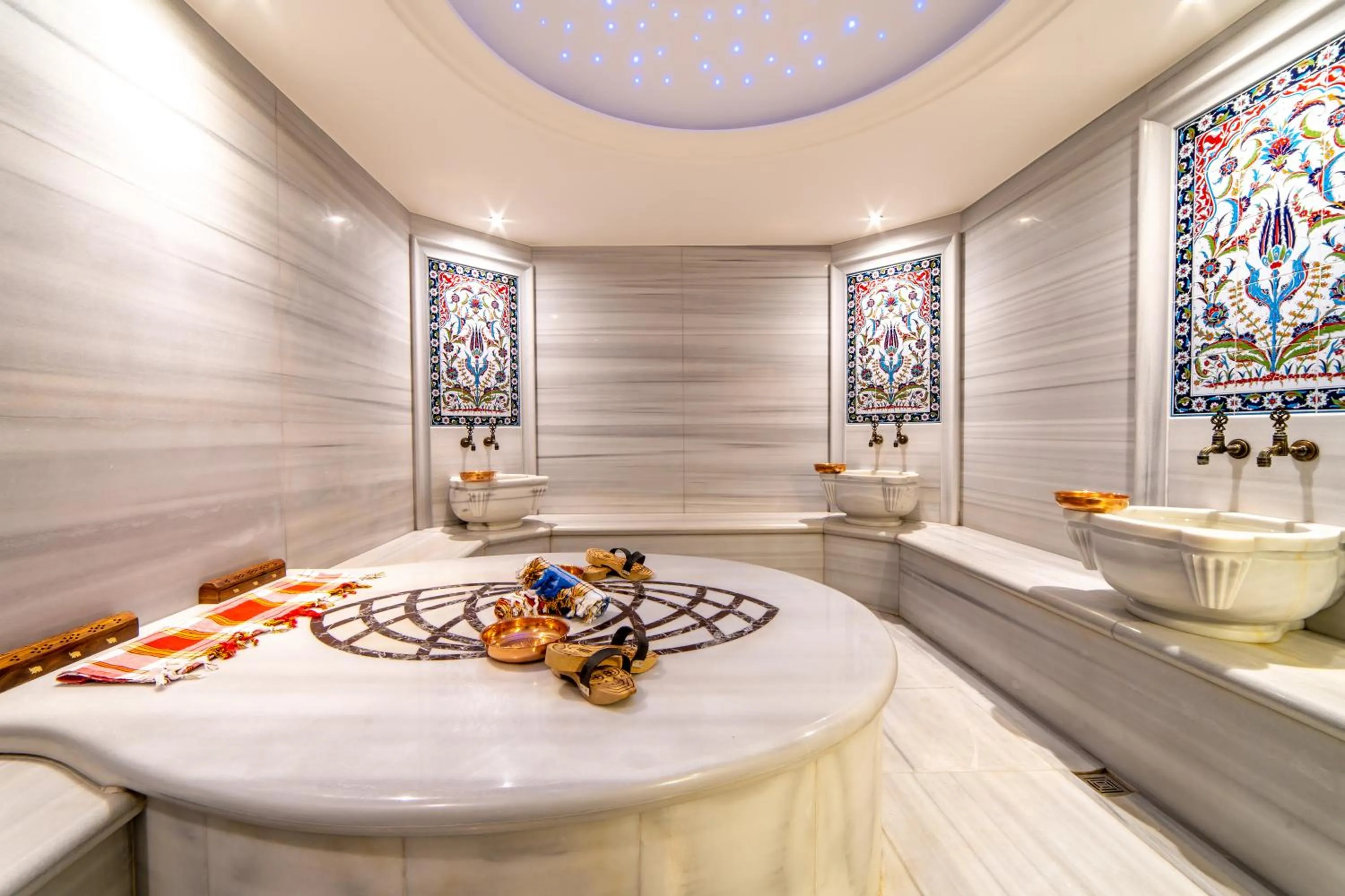 Public Bath in Mardy Suit Hotel