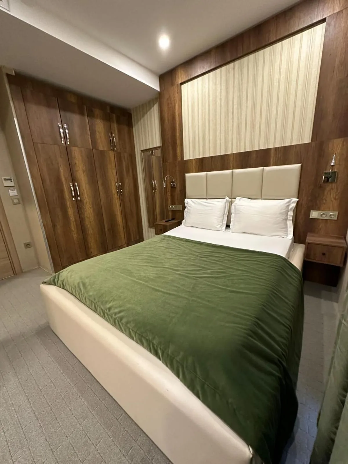 Bed in Mardy Suit Hotel