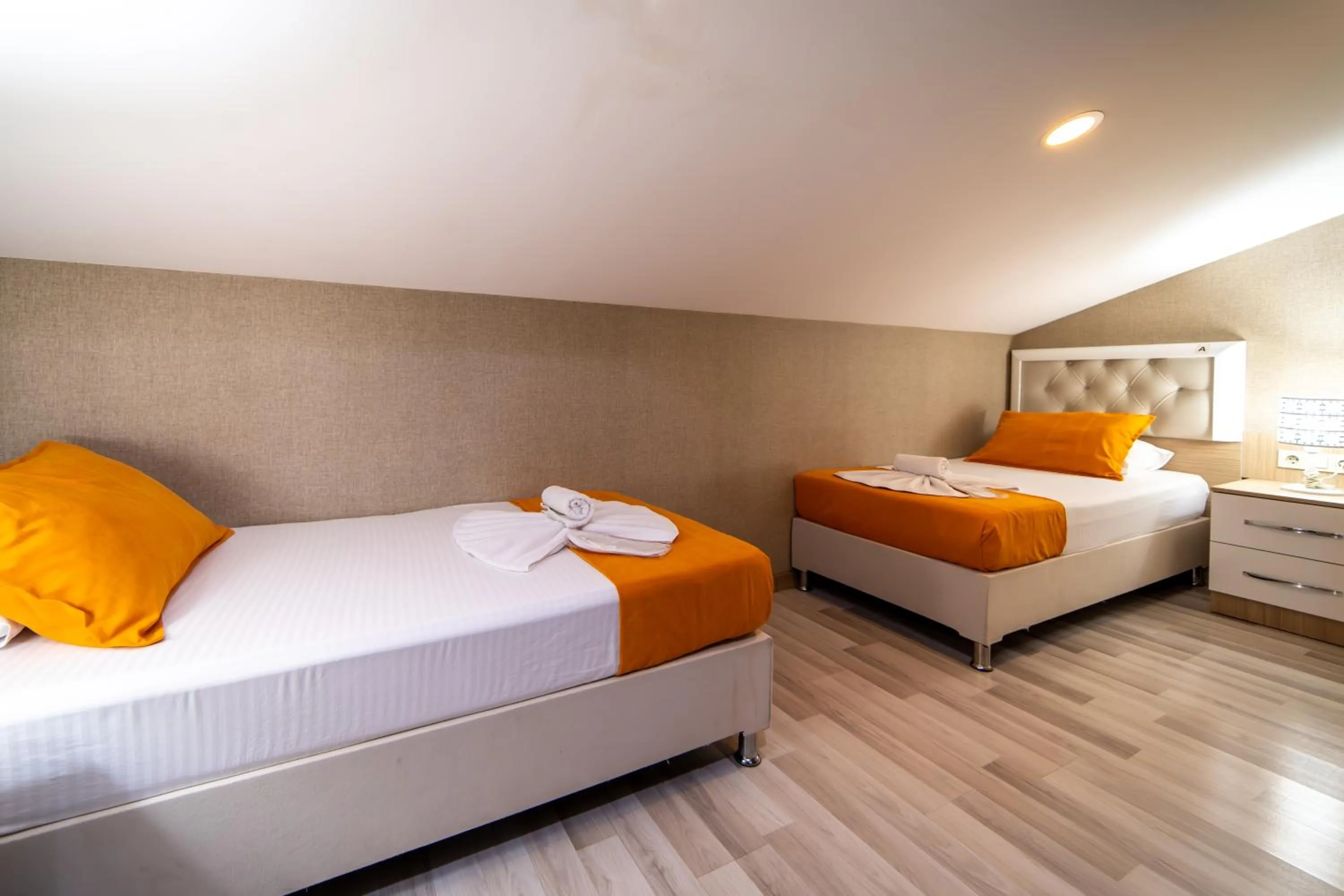 Bed in Mardy Suit Hotel