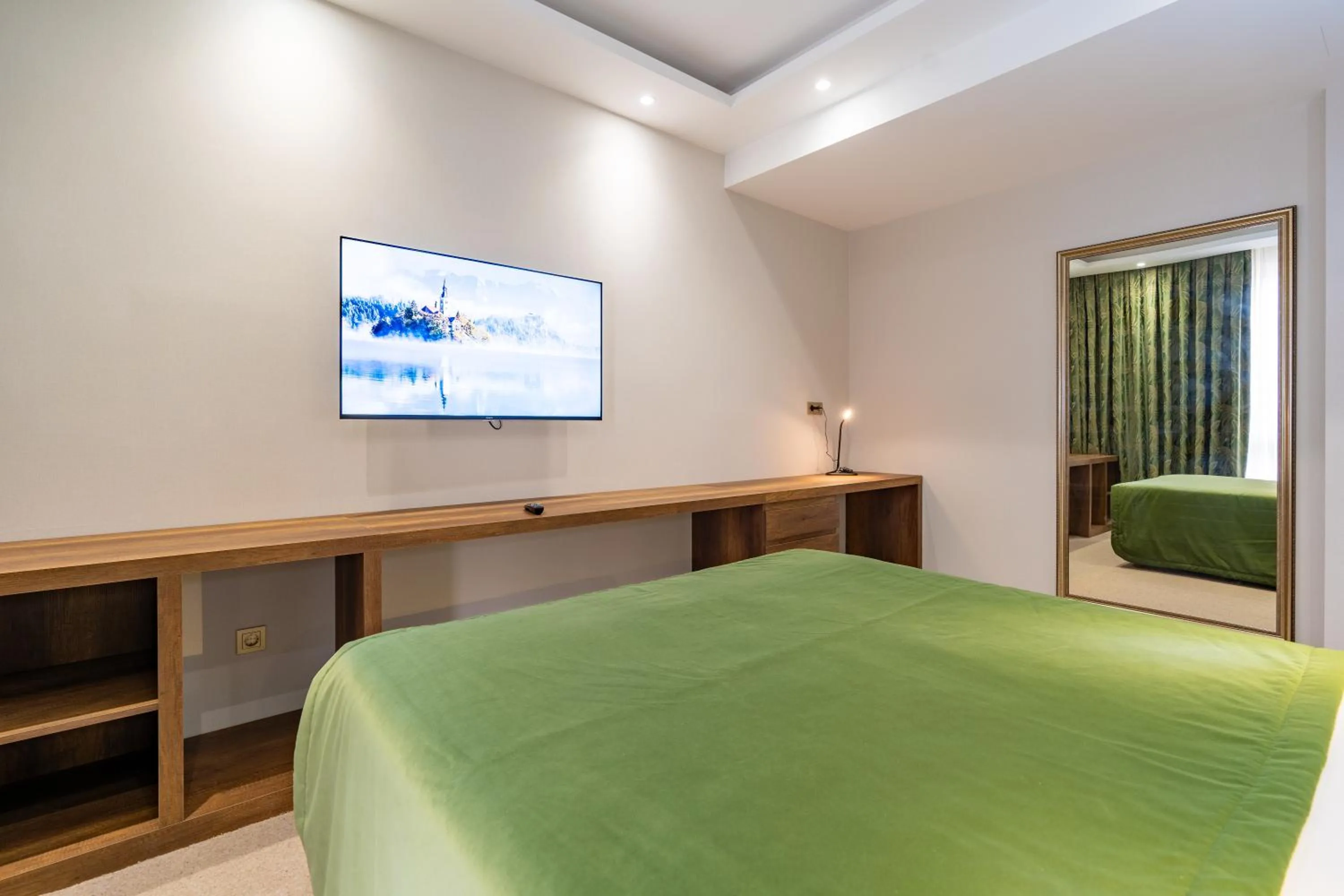 Bed in Mardy Suit Hotel