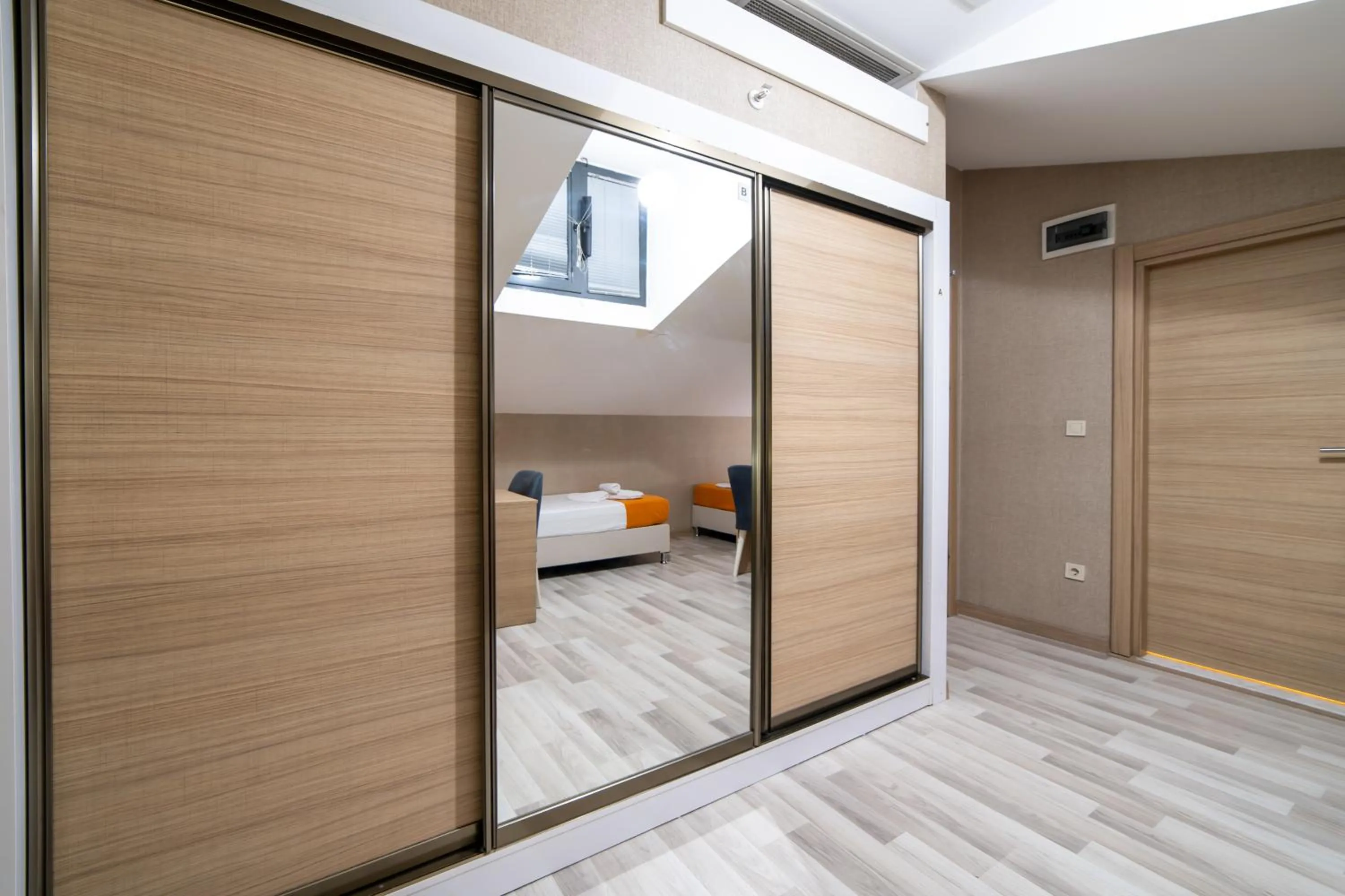 Bed in Mardy Suit Hotel