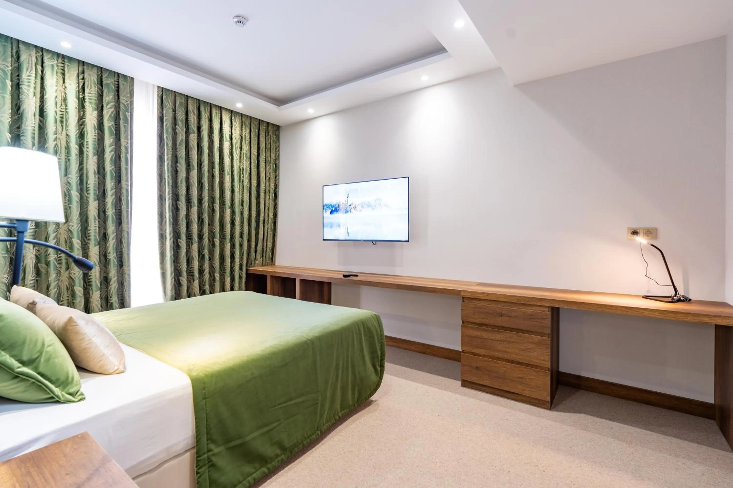 Bed in Mardy Suit Hotel