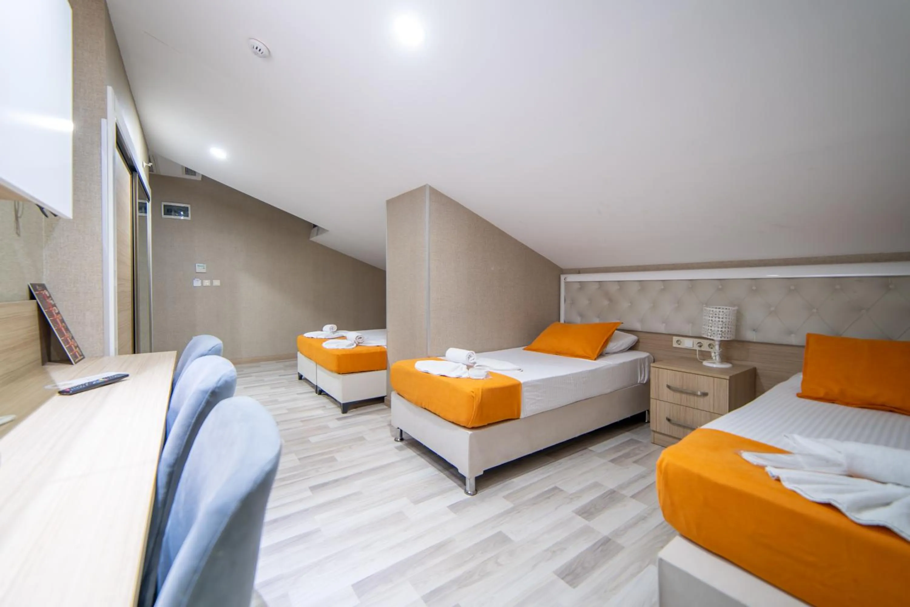 Bed in Mardy Suit Hotel