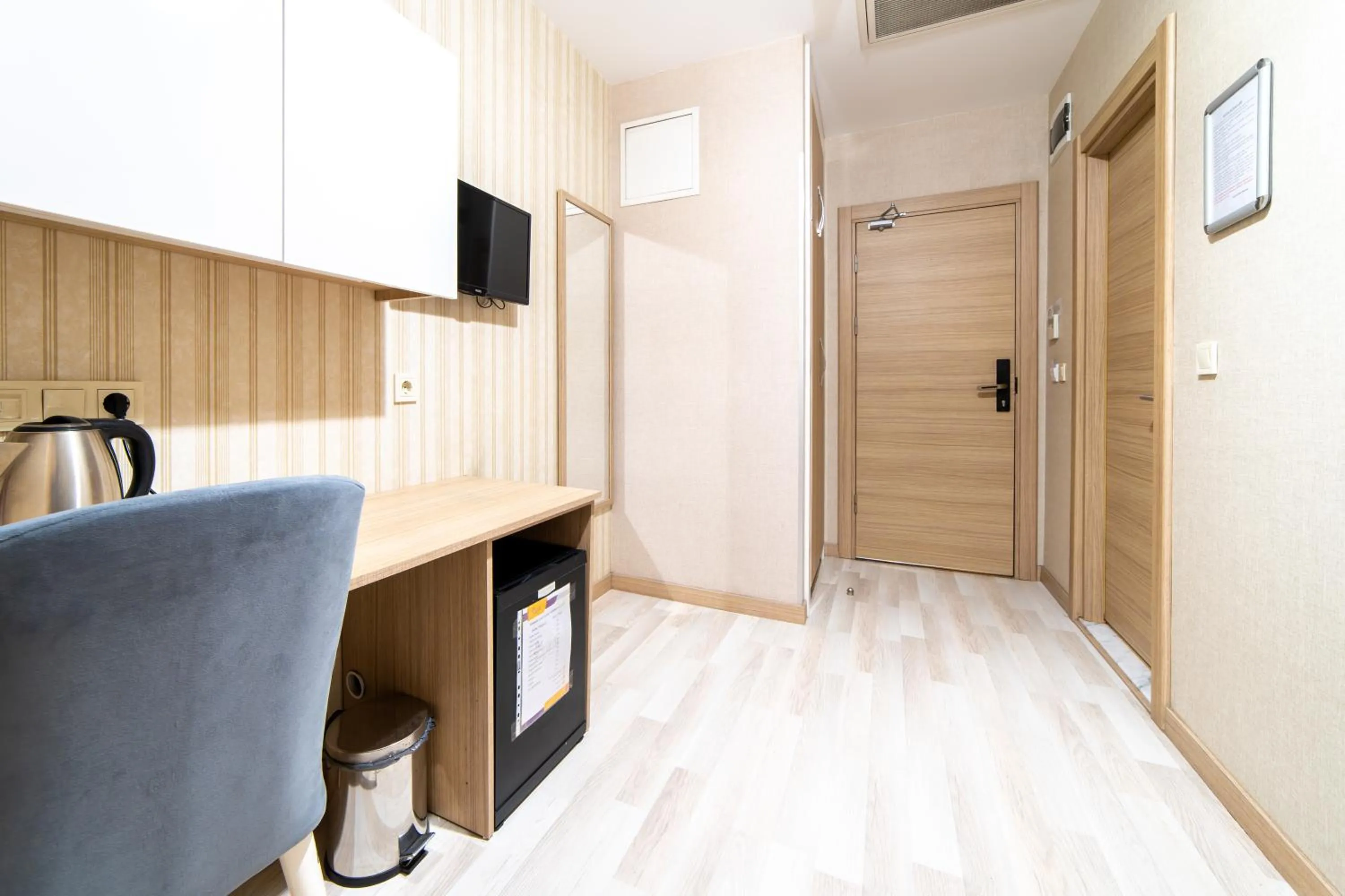 TV and multimedia in Mardy Suit Hotel