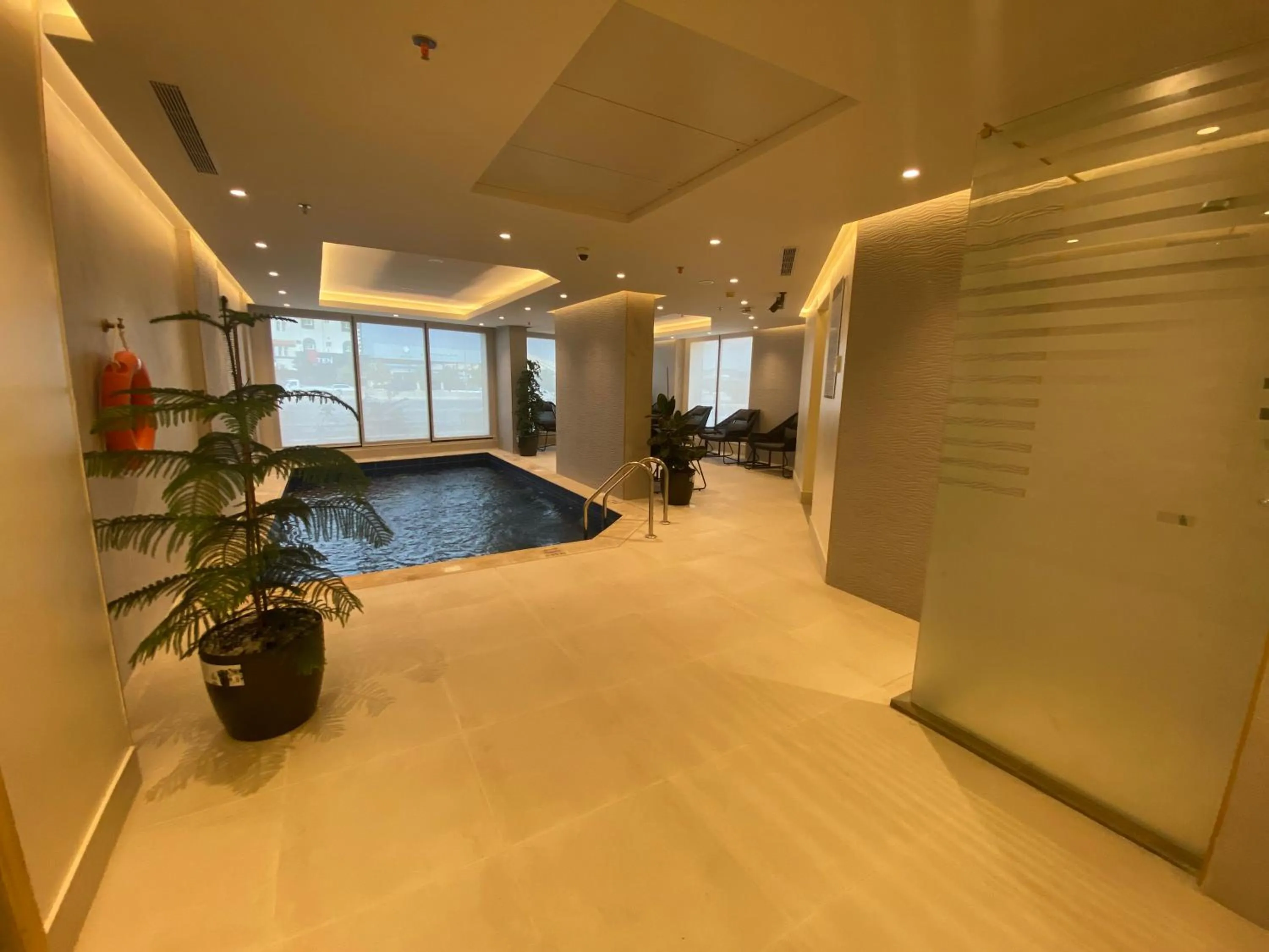 Swimming pool in Velar Inn Hotel