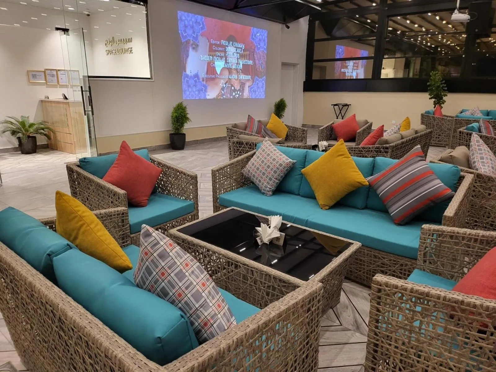 Restaurant/places to eat in Velar Inn Hotel