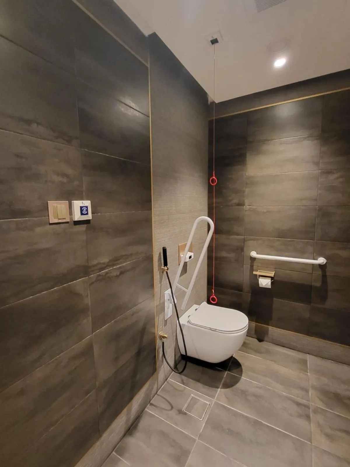 Toilet in Velar Inn Hotel