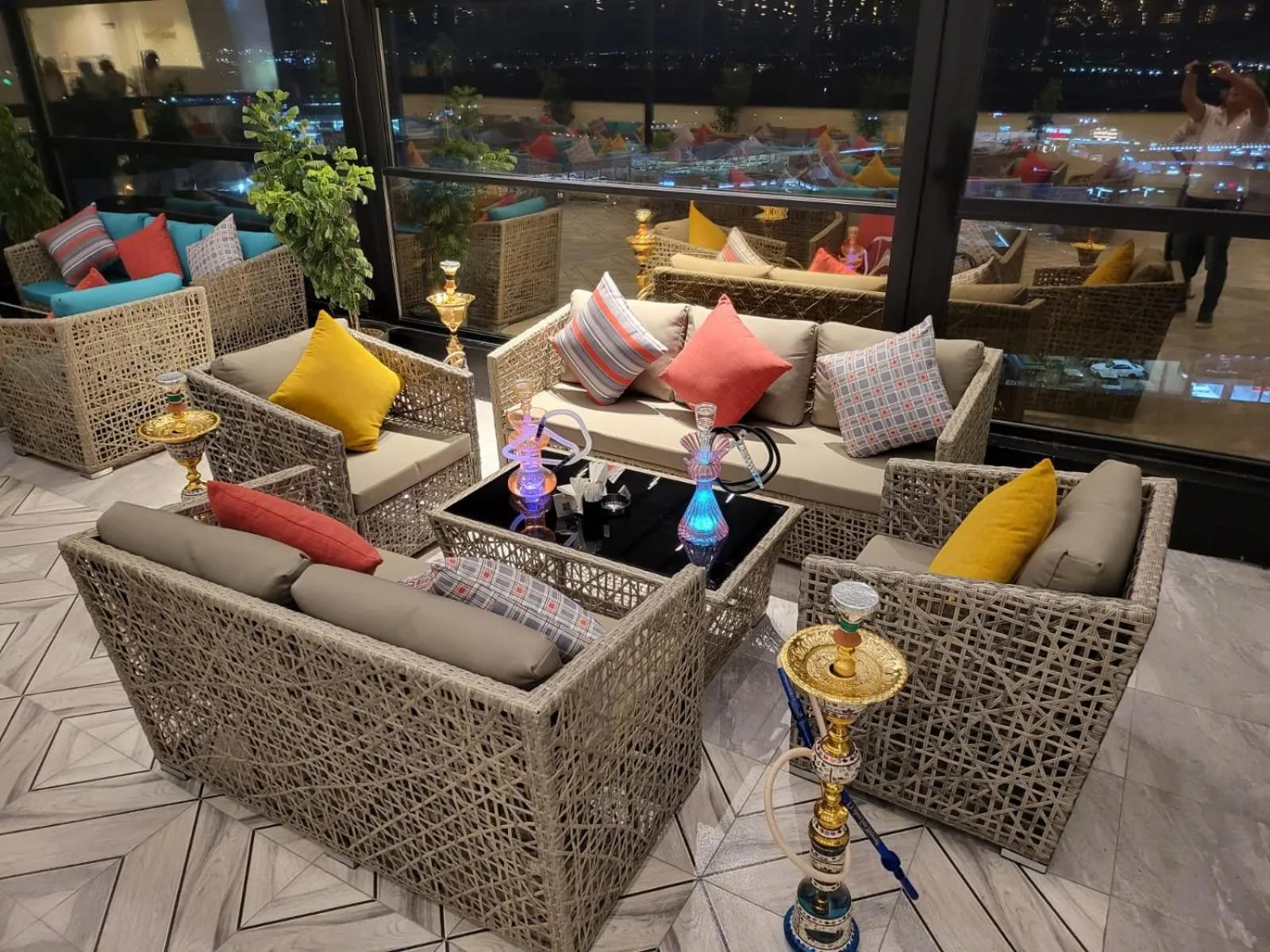 Restaurant/places to eat in Velar Inn Hotel