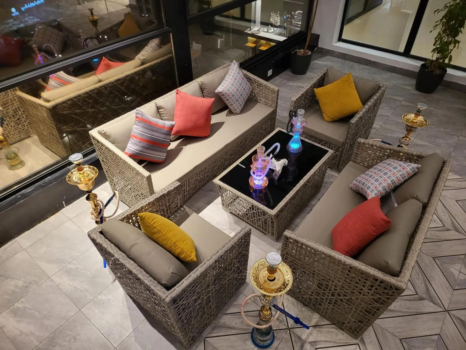 Restaurant/places to eat in Velar Inn Hotel