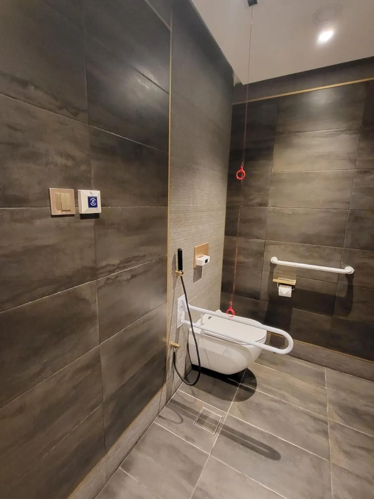 Toilet in Velar Inn Hotel