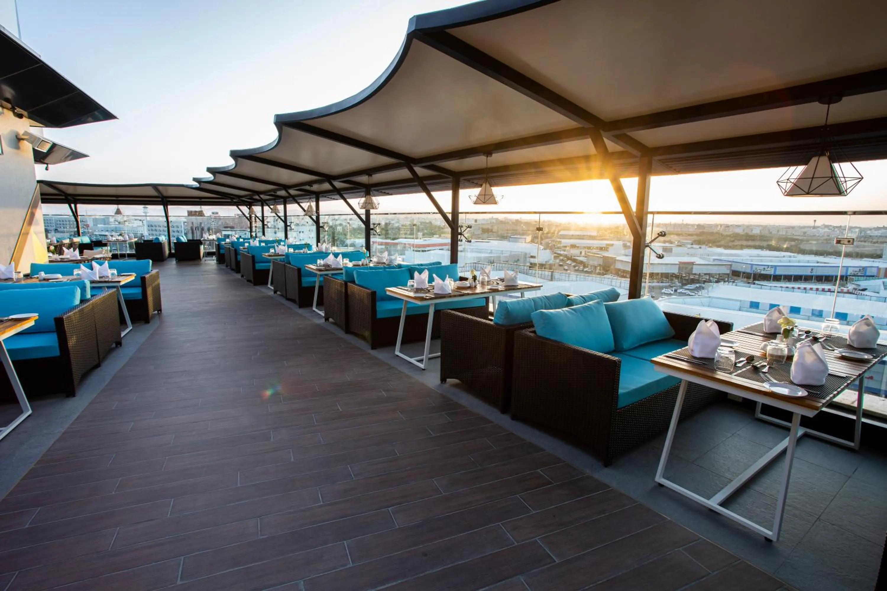 Restaurant/places to eat in Velar Inn Hotel