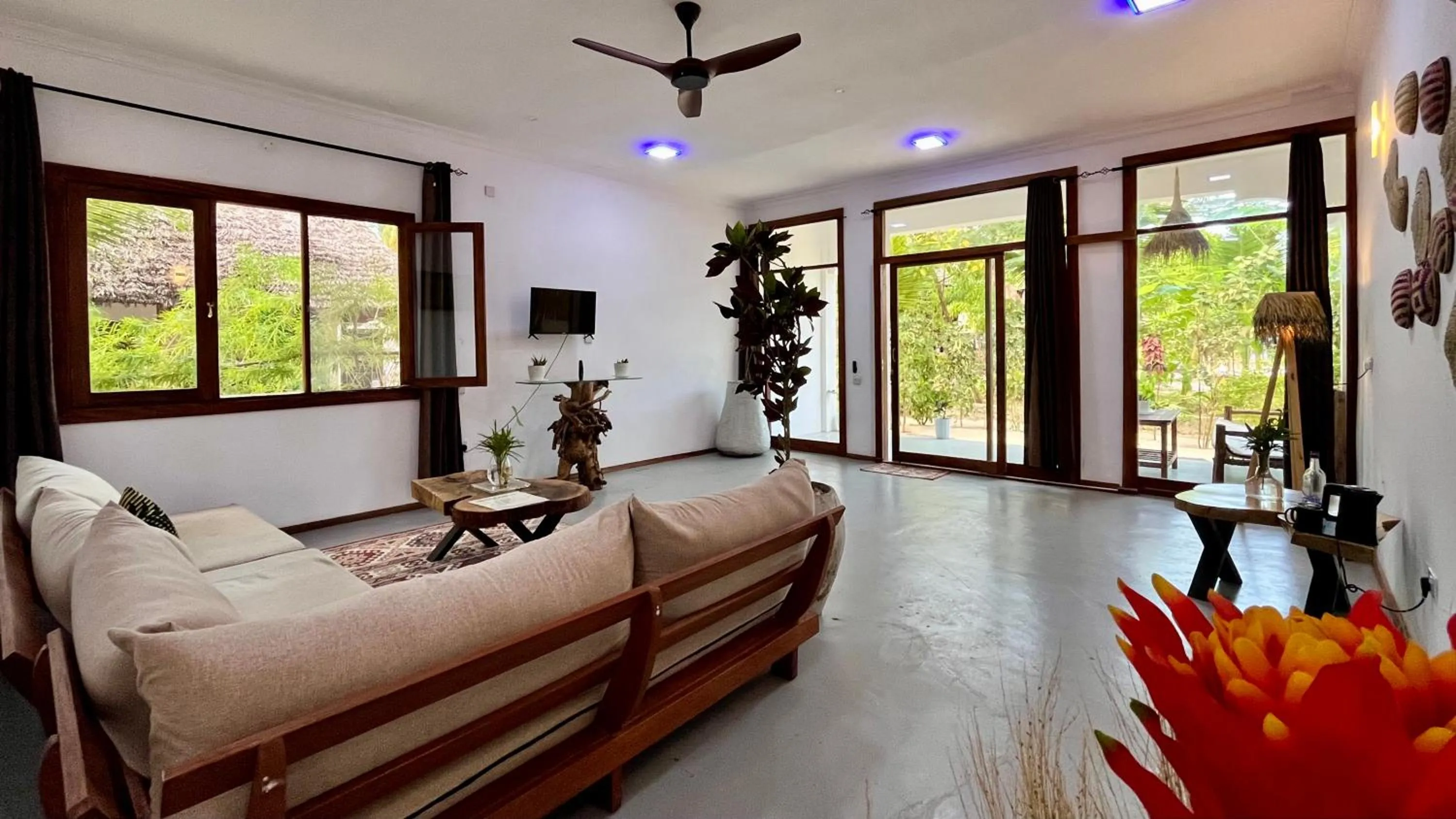 Living room in TIKI Beach Club & Resort