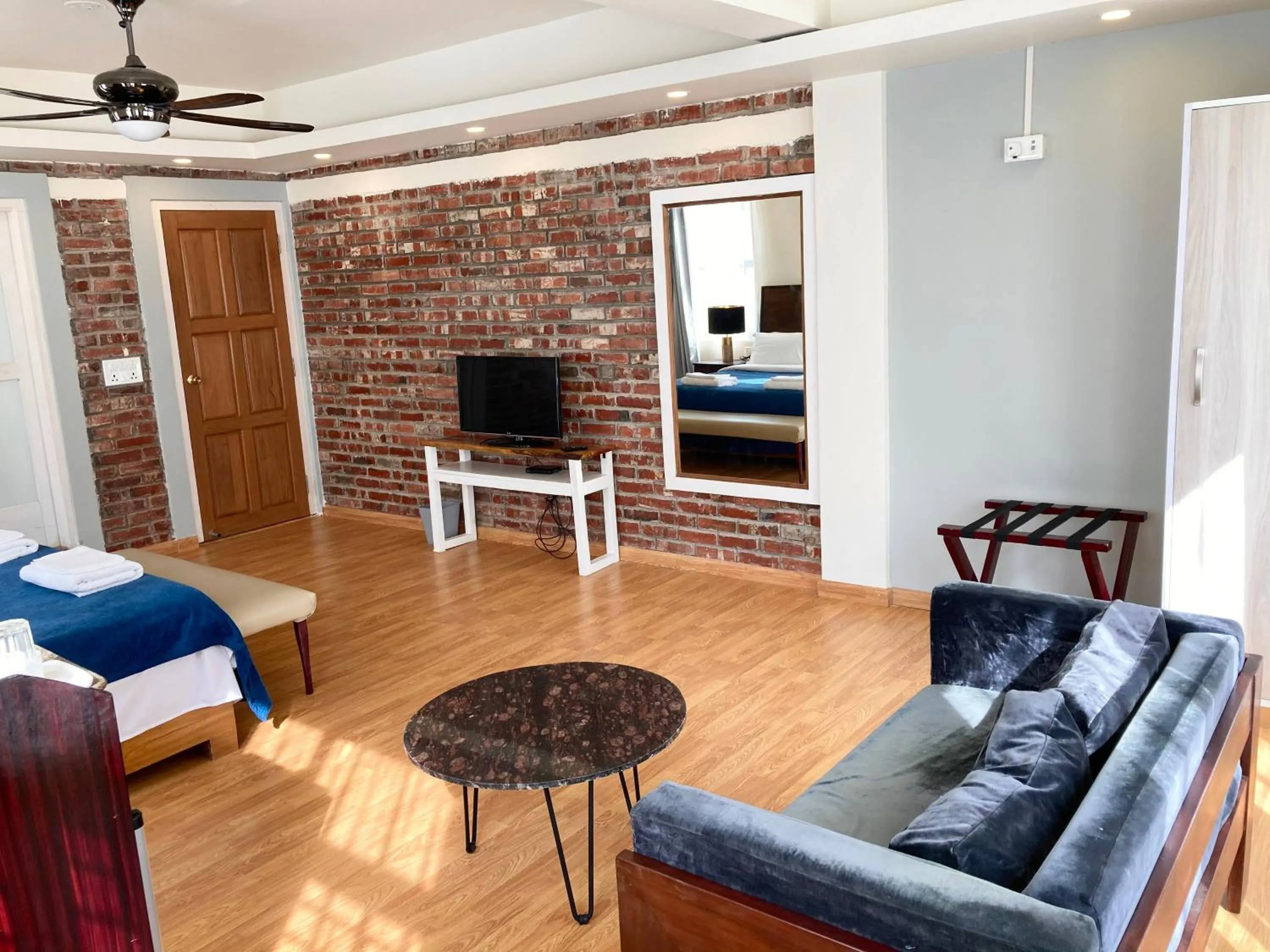 Shalom Farmhouse by the hillside