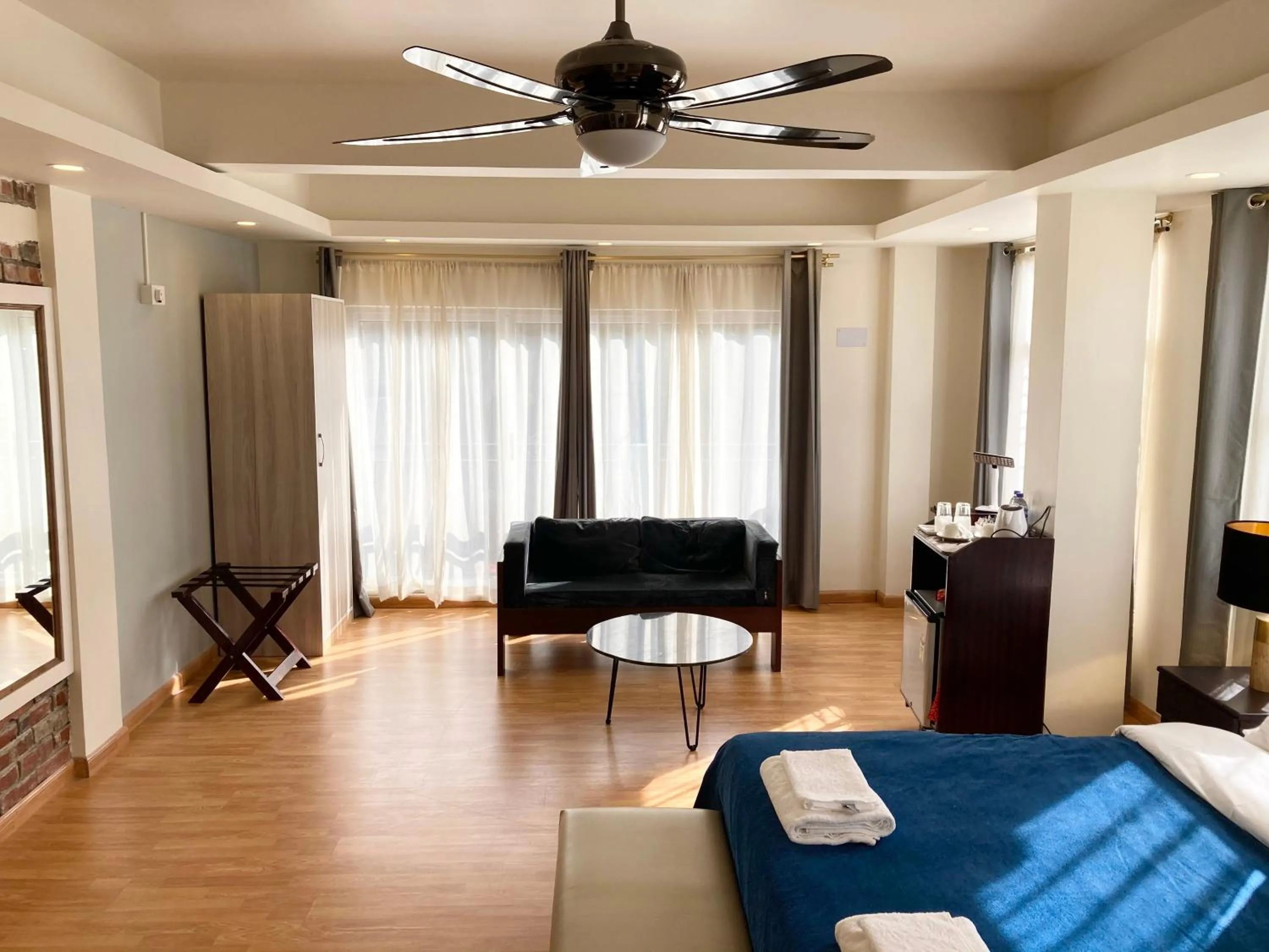 Shalom Farmhouse by the hillside