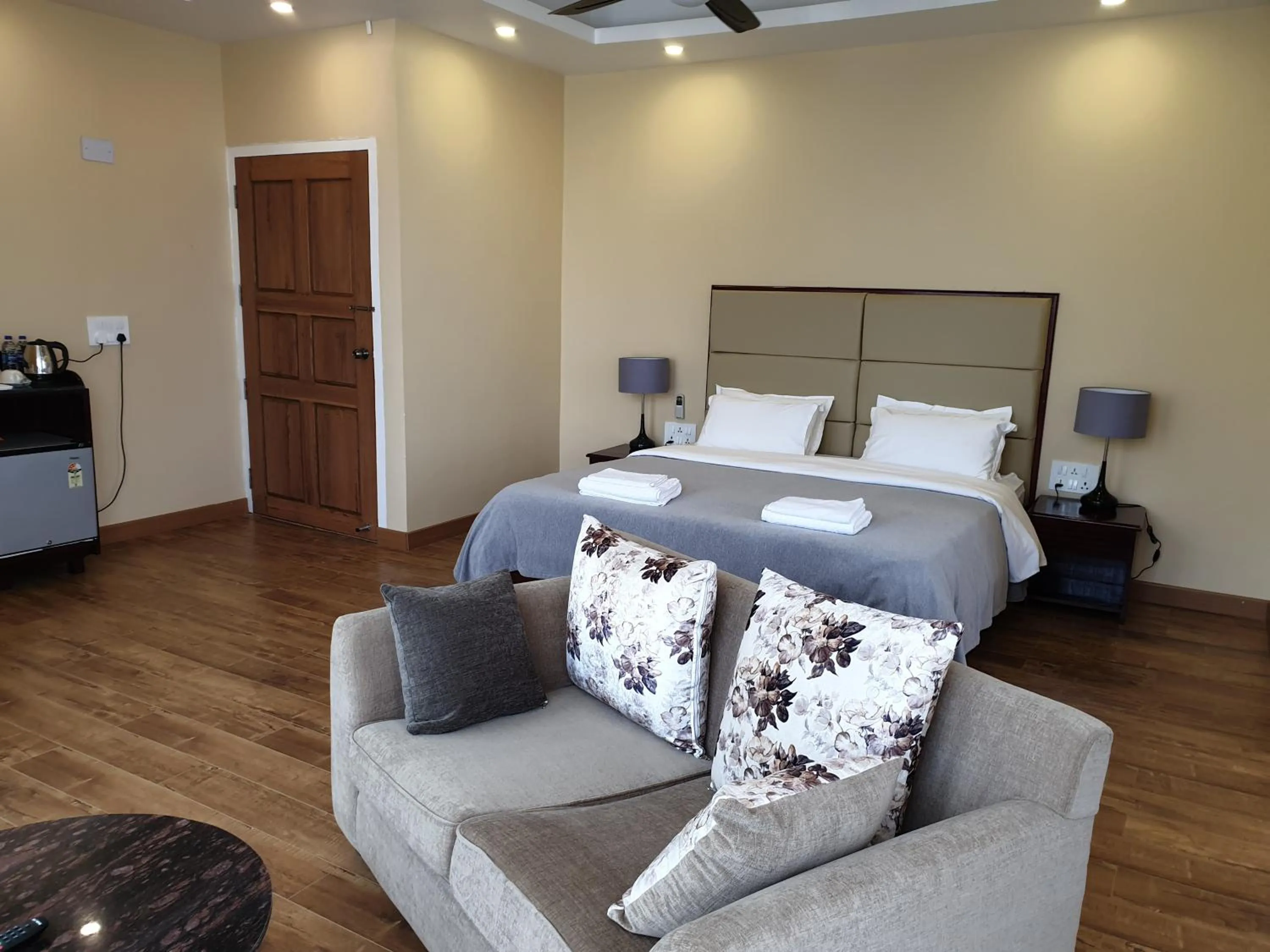 Shalom Farmhouse by the hillside