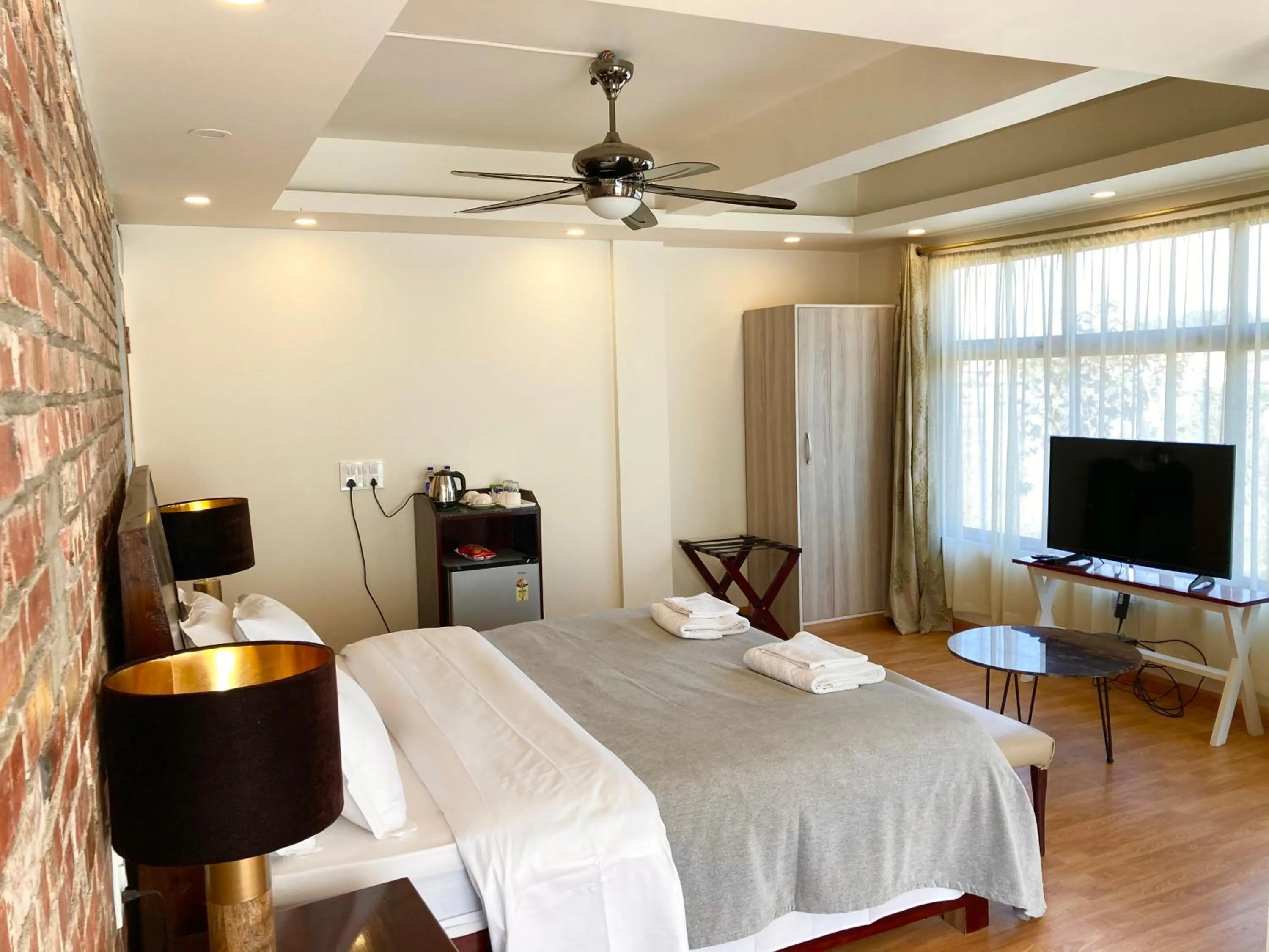 Shalom Farmhouse by the hillside