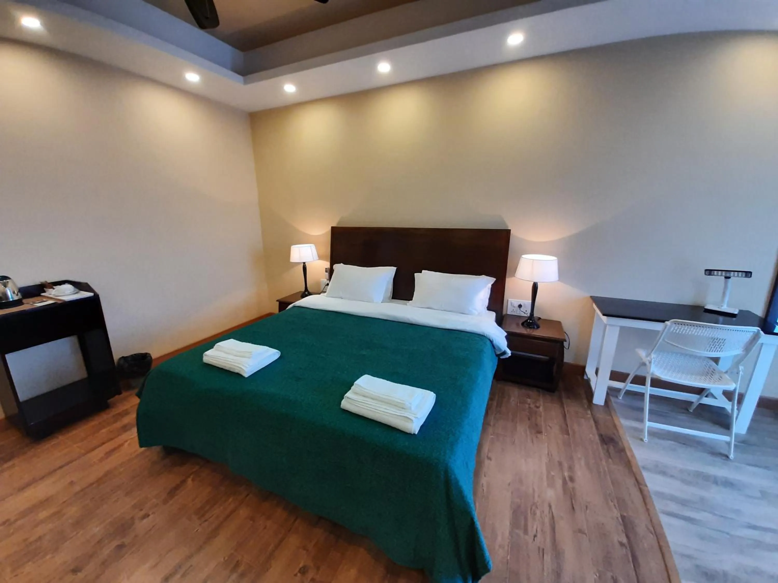 Shalom Farmhouse by the hillside