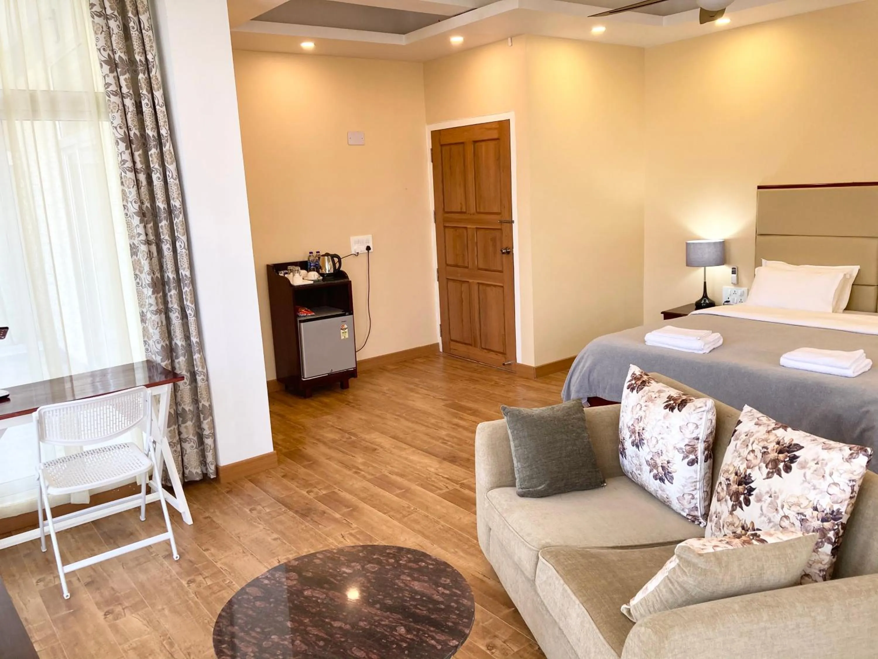 Shalom Farmhouse by the hillside