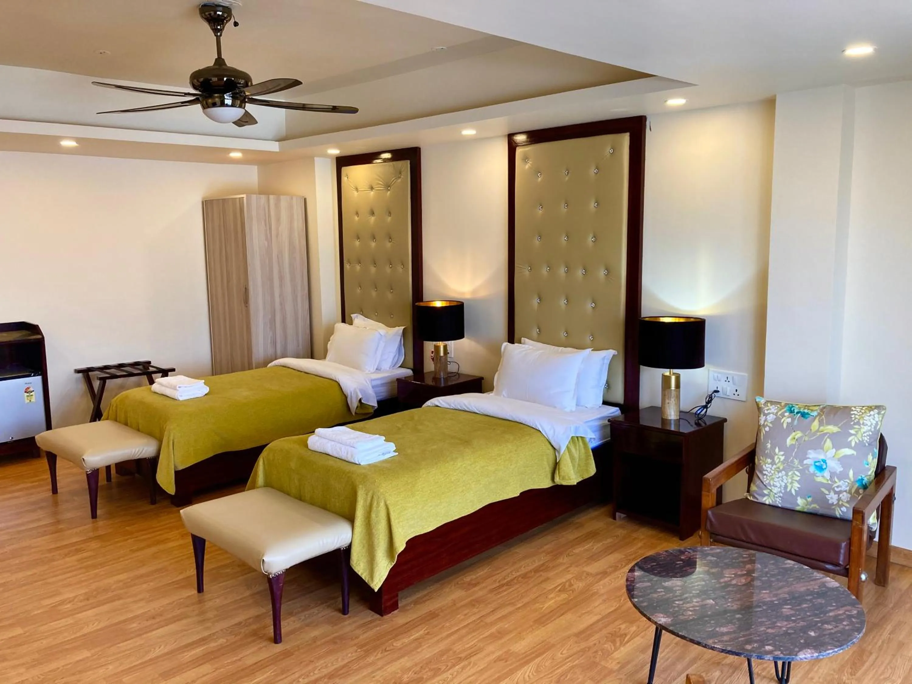 Shalom Farmhouse by the hillside