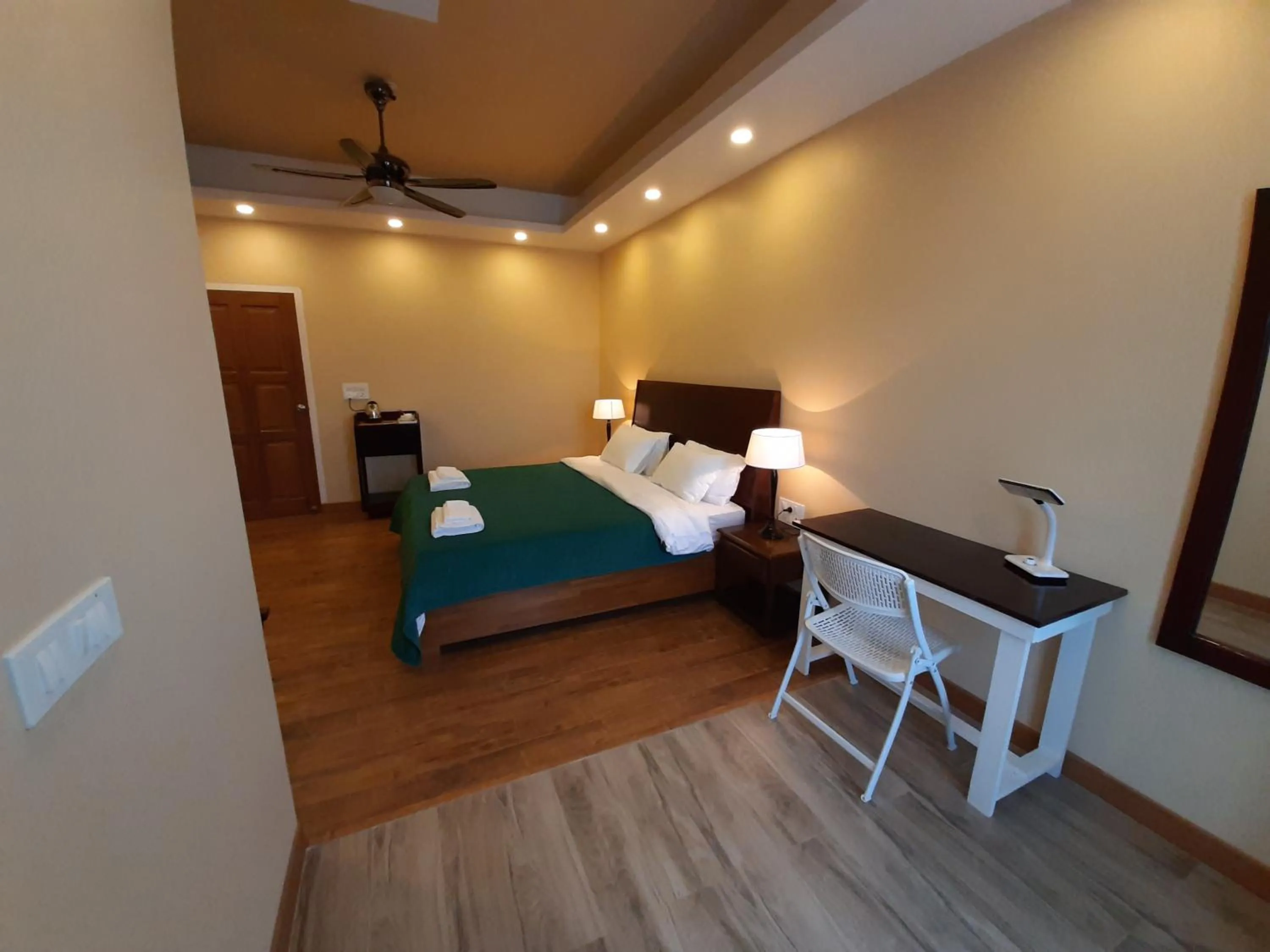 Shalom Farmhouse by the hillside