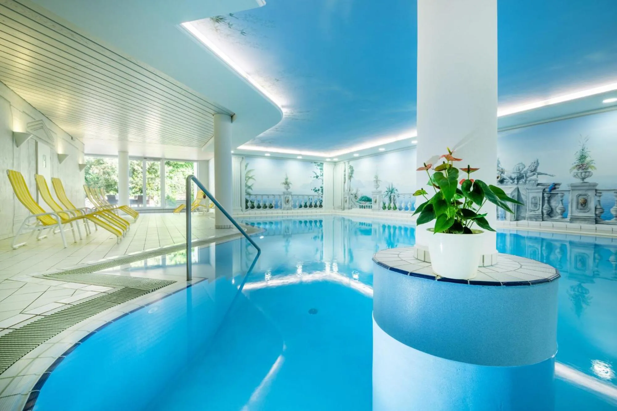 Swimming pool in Berghotel Jägerhof ****S