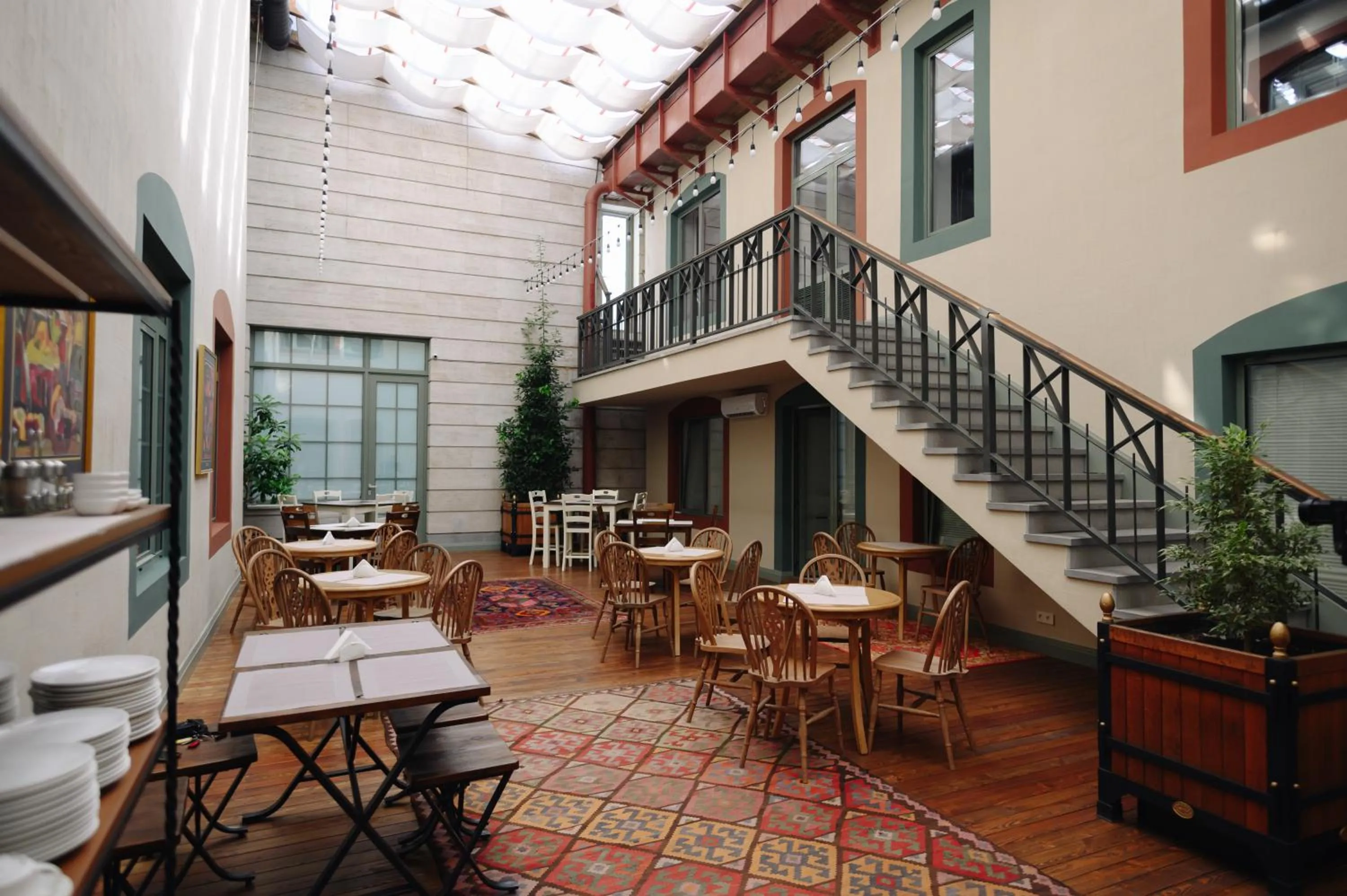 Communal lounge/ TV room in GRAND HOTEL GYUMRI by APRICOT Hotels