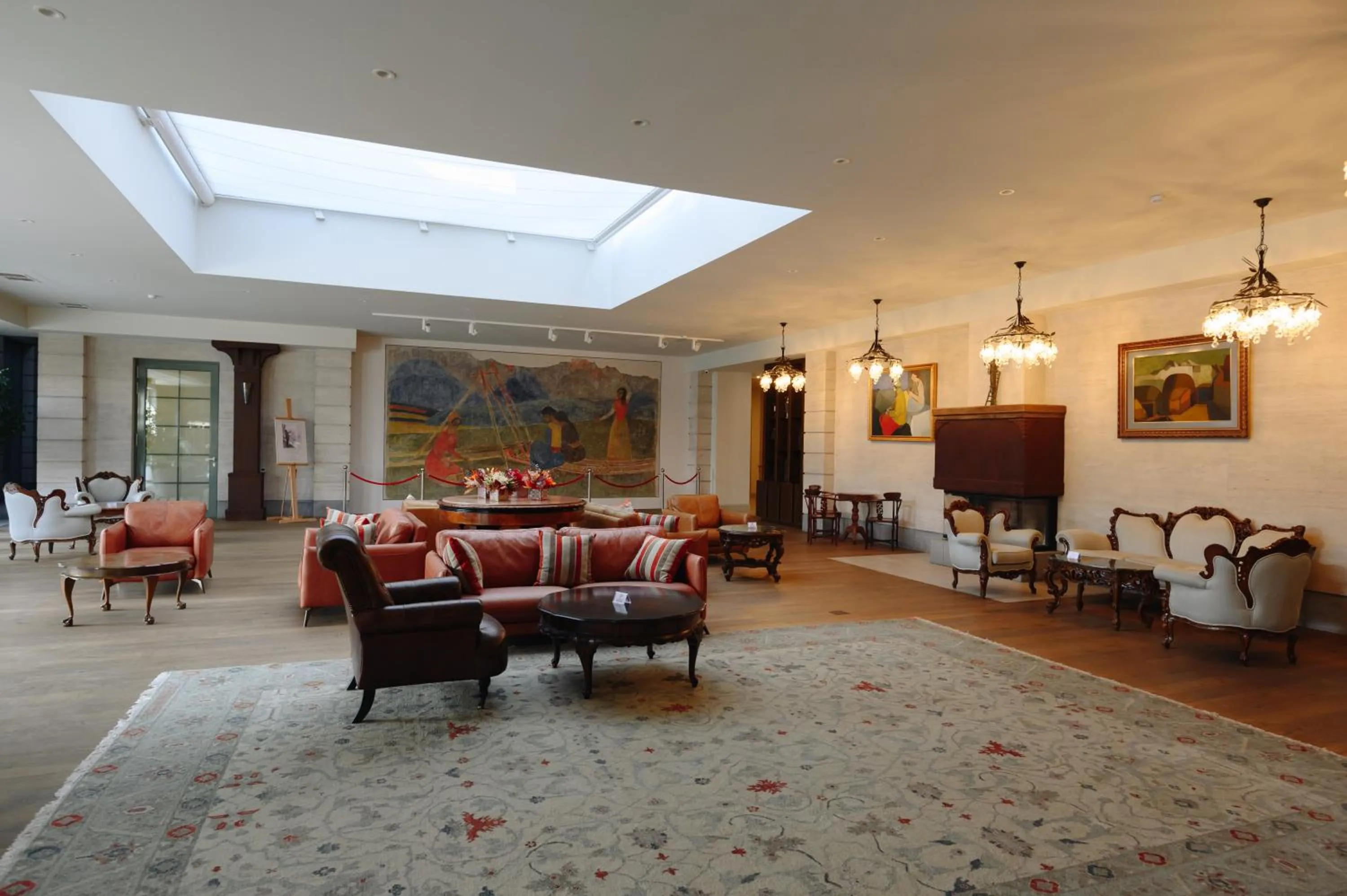 Communal lounge/ TV room in GRAND HOTEL GYUMRI by APRICOT Hotels