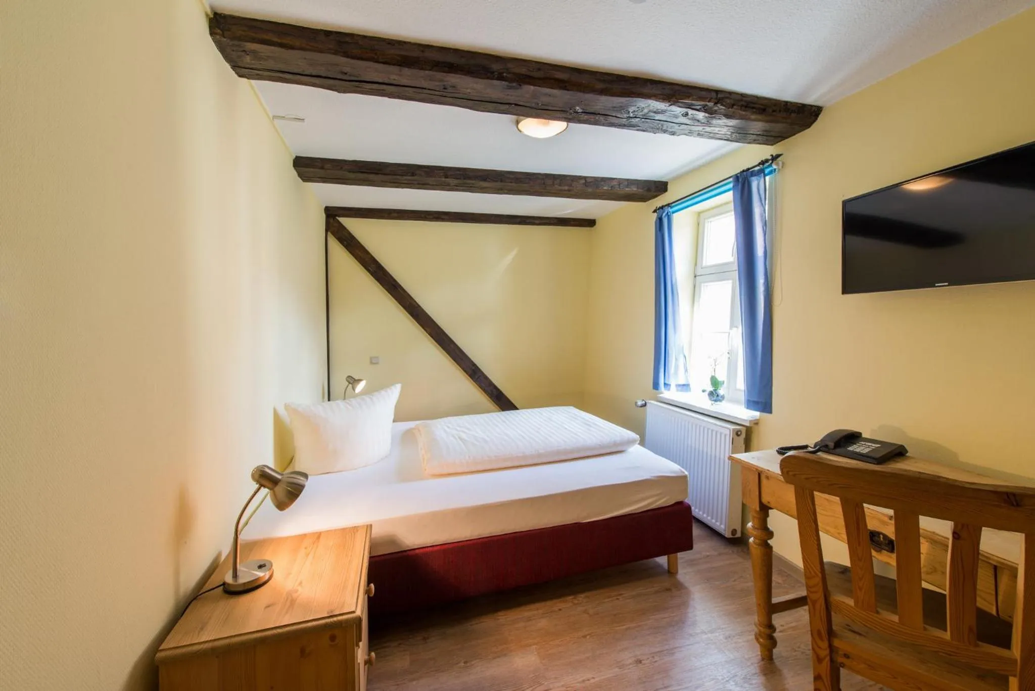 Day, Bed in Maria Aurora