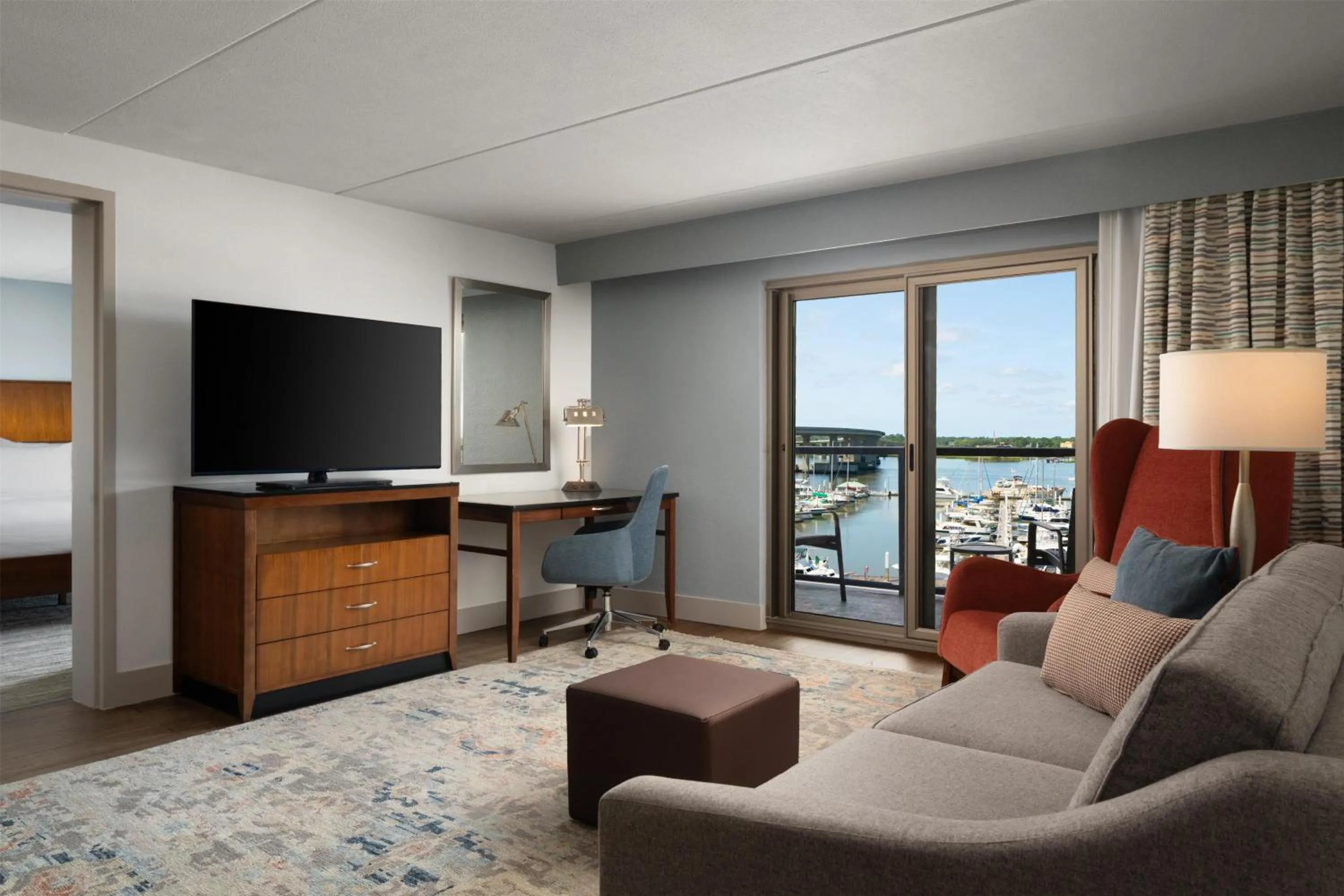 Living room in Hilton Garden Inn Charleston Waterfront/Downtown