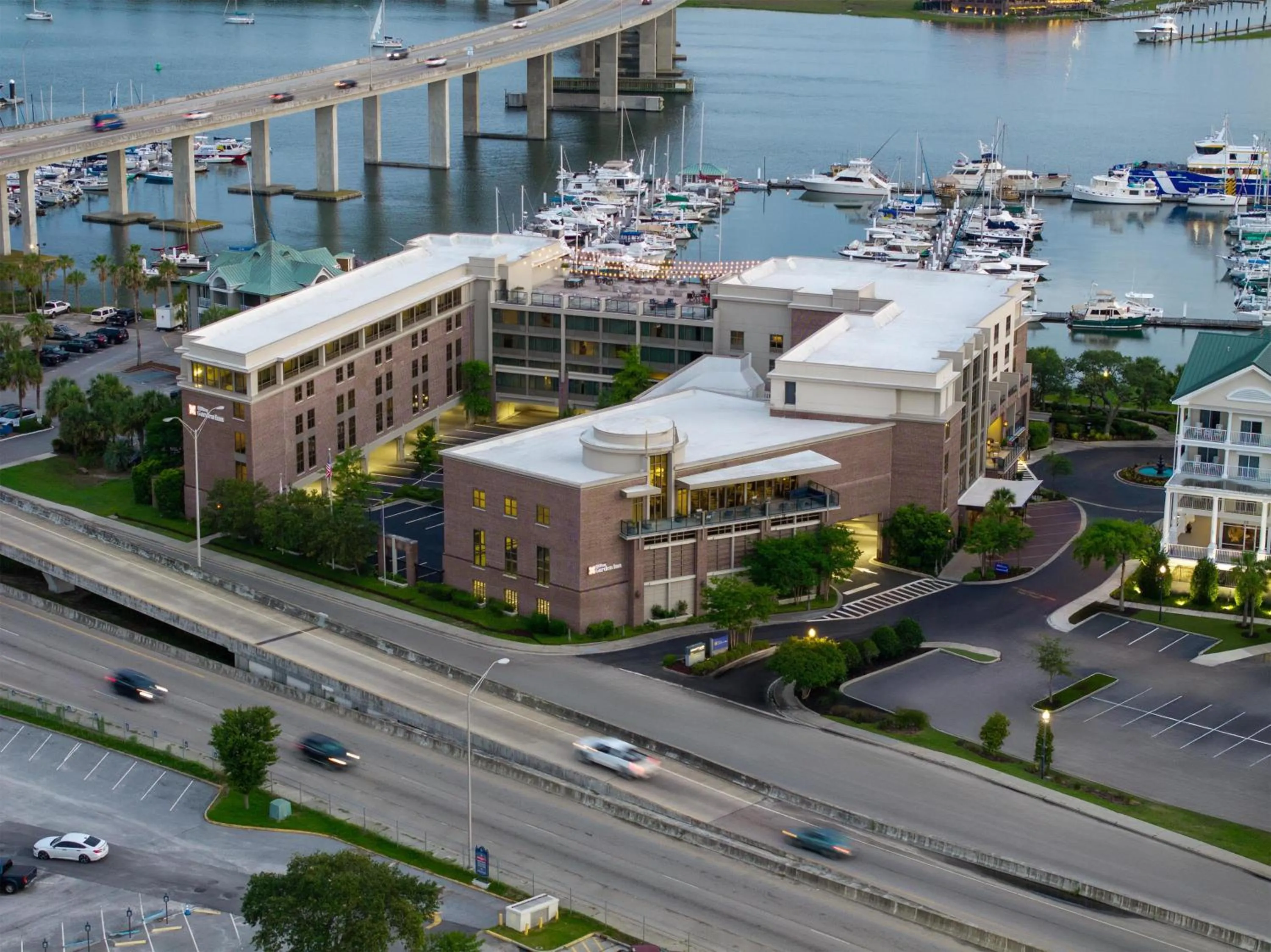 Property building in Hilton Garden Inn Charleston Waterfront/Downtown