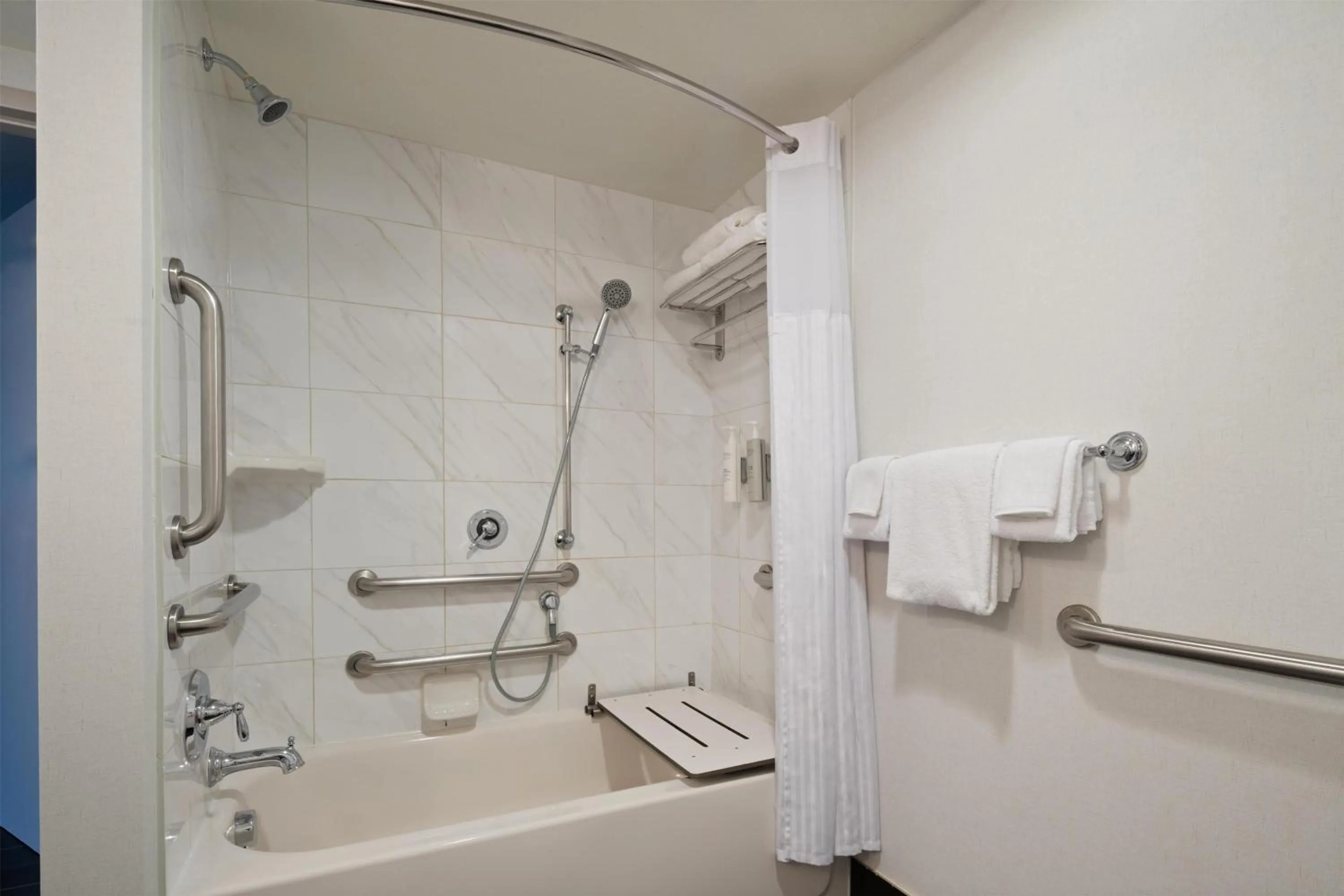 Bathroom in Hilton Garden Inn Charleston Waterfront/Downtown